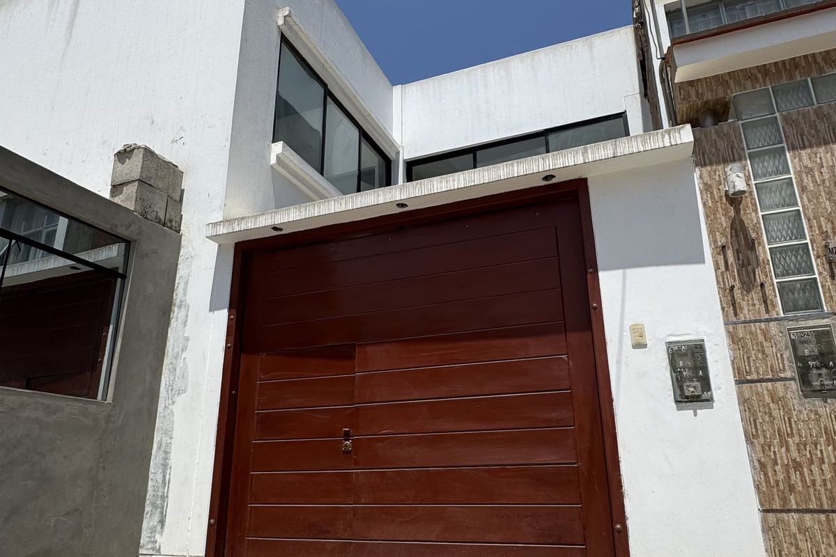 Casa amplia en Sol de las Delicias