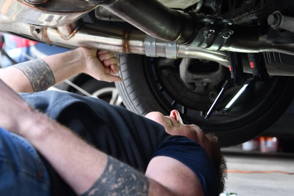 Stefan Yotz under his car