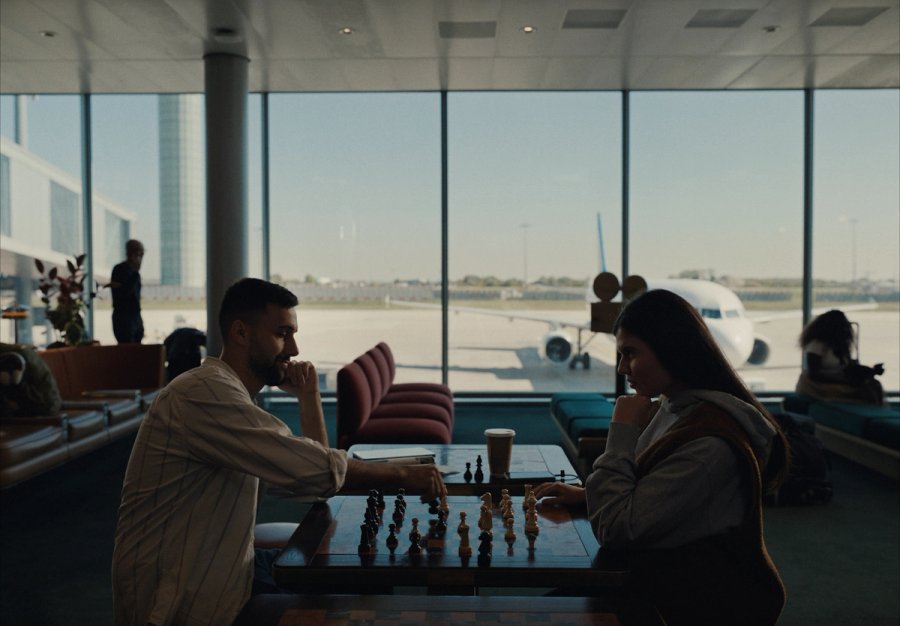 ADP_DC Online_MIX Marc ENG_4444 to grain.mov_1.36.19