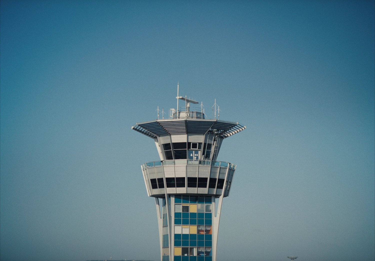 ADP_DC Online_MIX Marc ENG_4444 to grain.mov_1.36.29