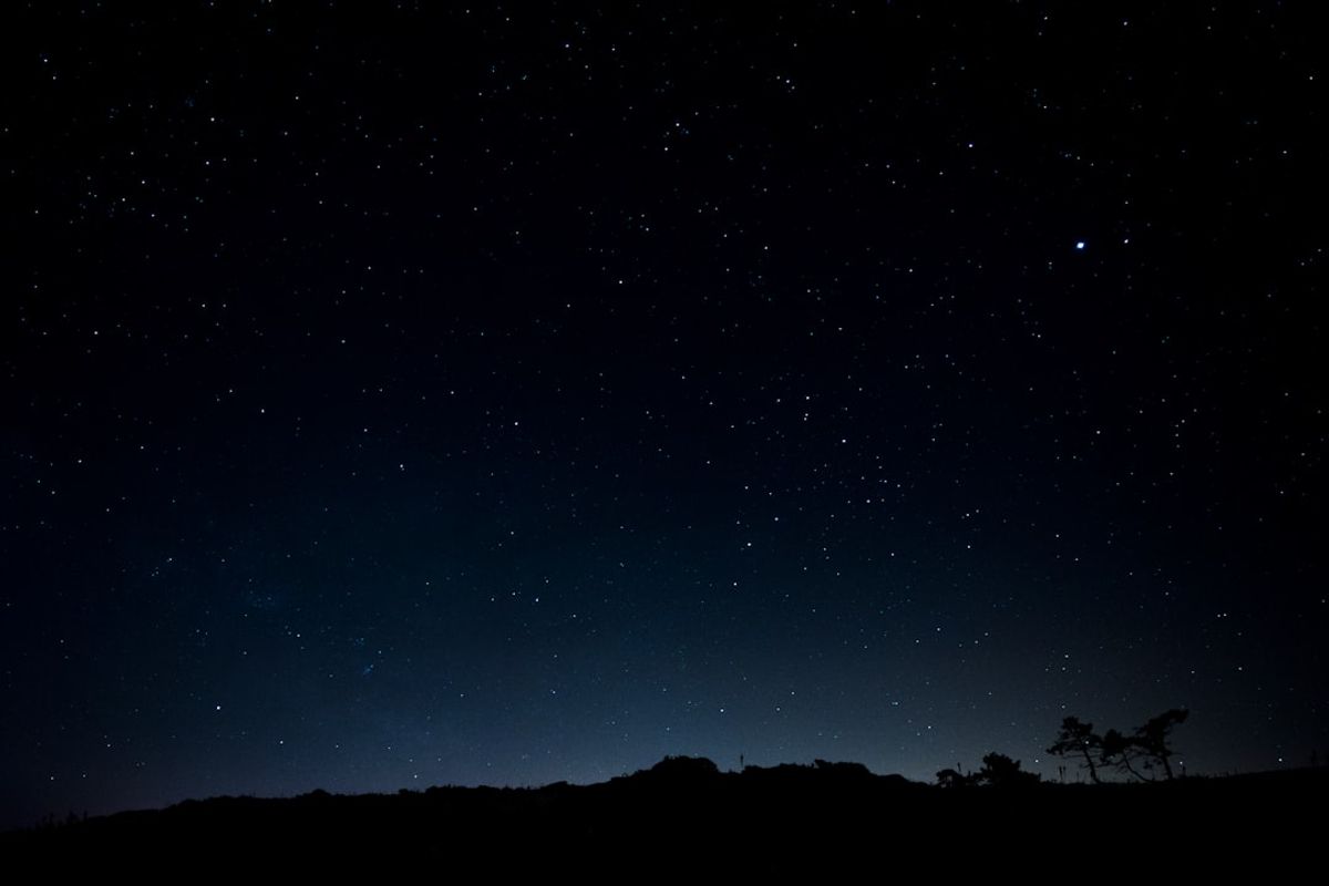 2026年下半年，木星、土星、天王星三大行星同步過境，為12星座帶來截然不同的能量轉換。從火象星座的突破衝刺，到水象星座的深刻轉化，這份完整指南幫助你掌握下半年的宇宙節奏，找到屬於自己的開運時機。