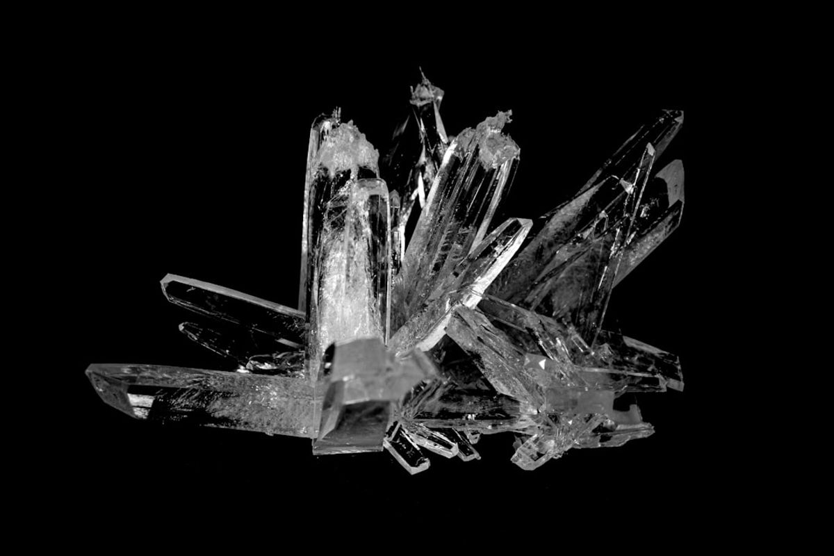 白水晶功效與使用方式:最萬能的療癒聖石完整指南