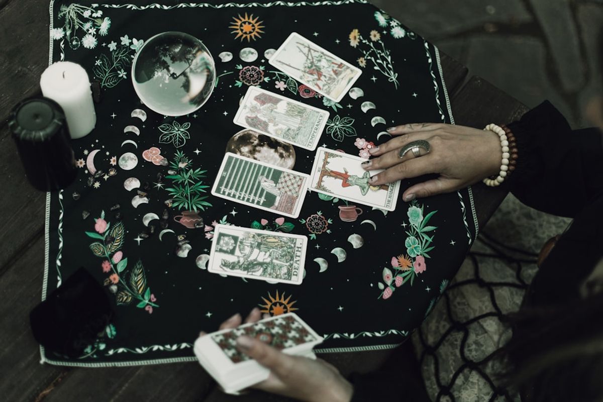 星座合盤解析：測試你們的愛情契合度