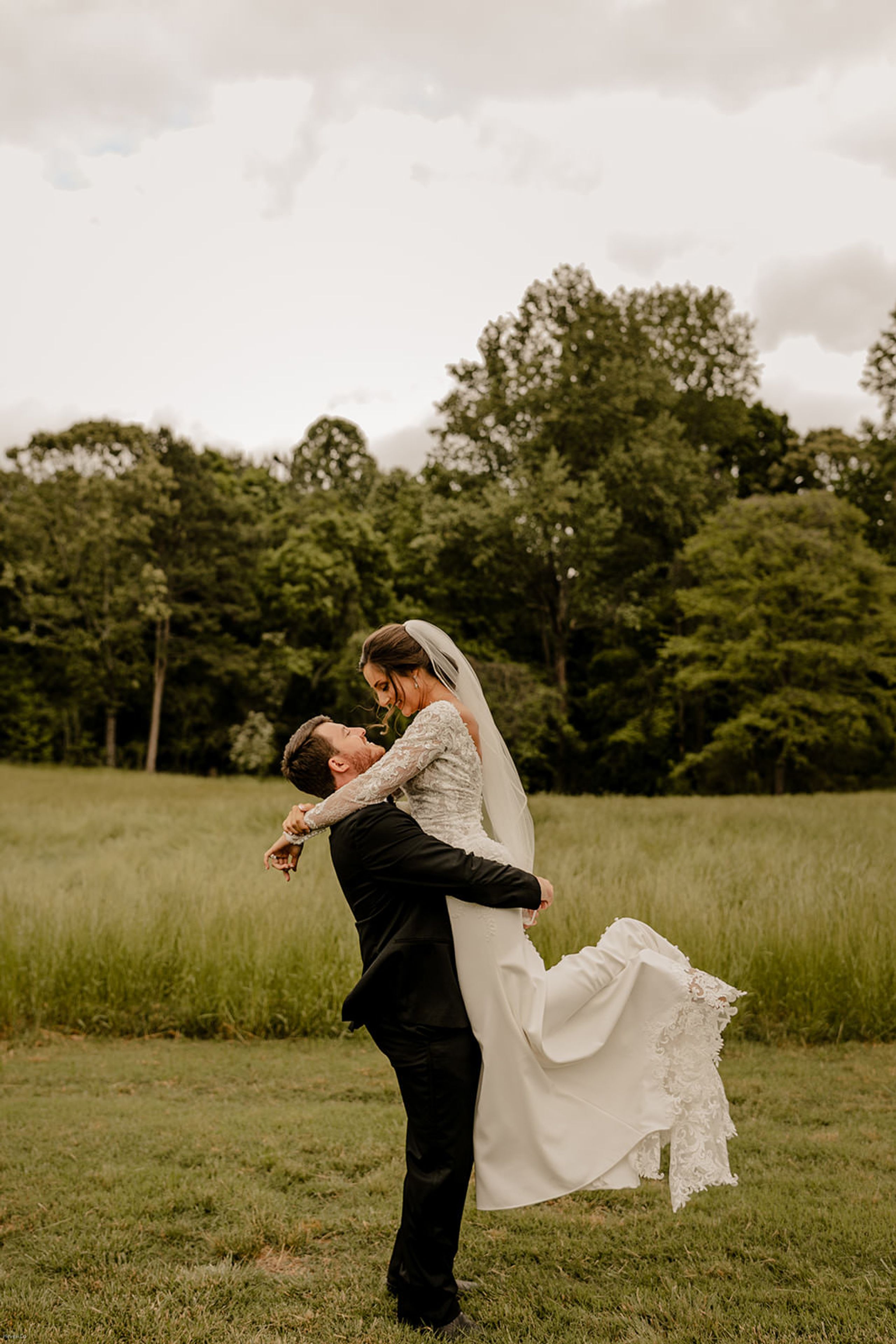 Planning your wedding at Hidden Acres Wedding Venue costs and photos