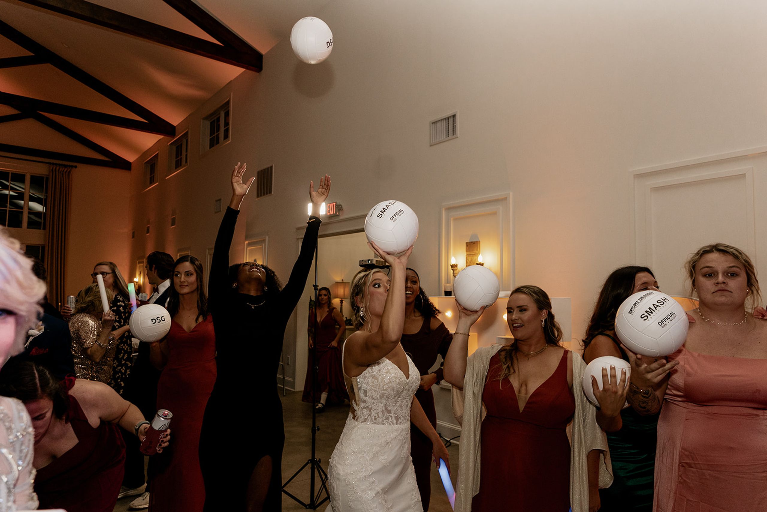 White Fox Cottage Venue Planning: Cost & Tips — wedding photography by Hevesi Journal