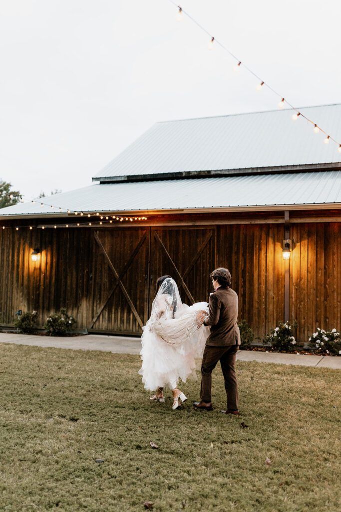 Planning a Wedding at Saddle Woods Farm: The Ultimate Guide — wedding photography by Hevesi Journal