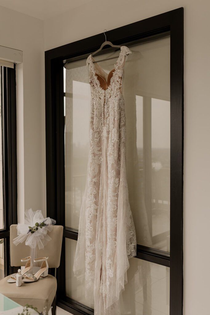 Inside a Fernbank Museum Wedding – Photos & Planning Tips — wedding photography by Hevesi Journal