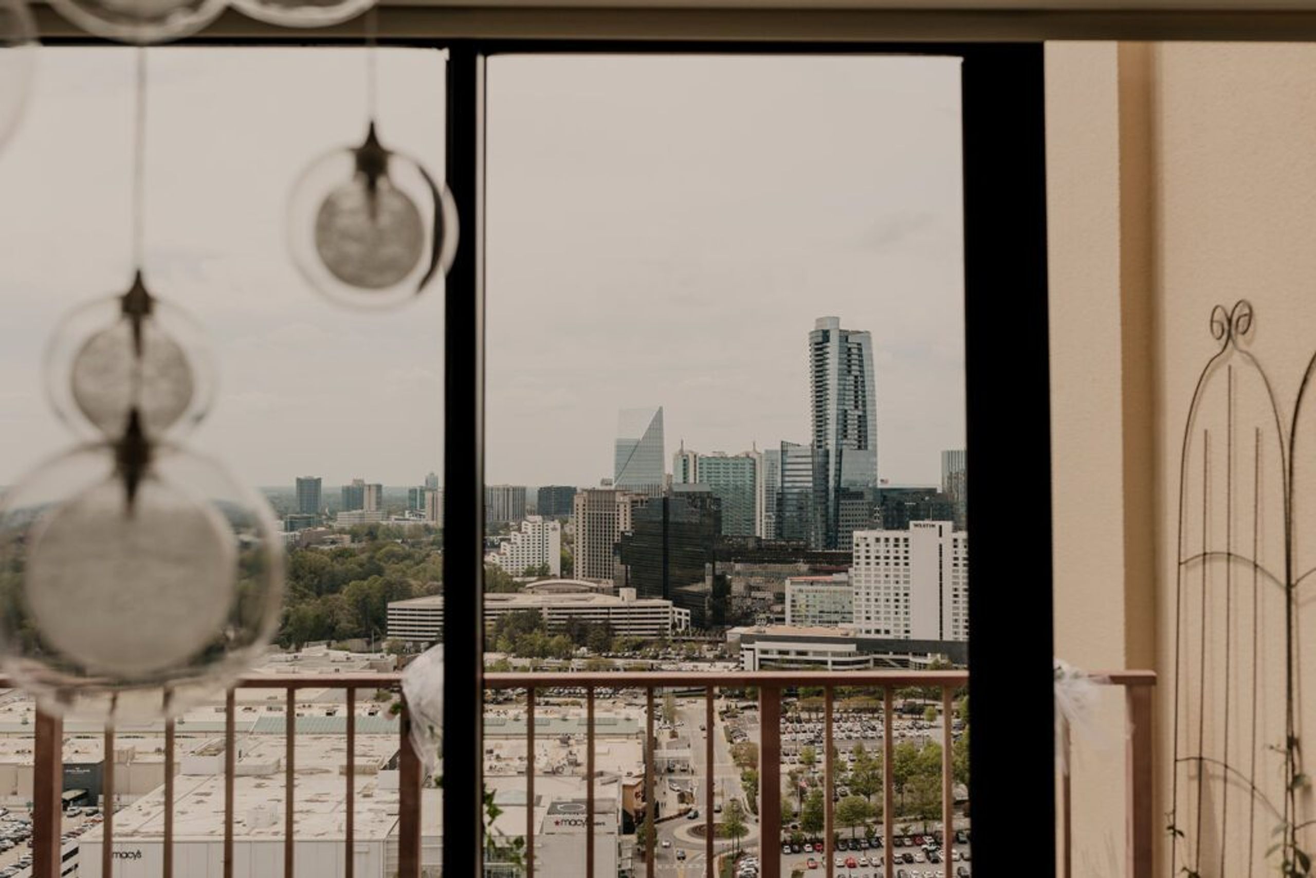 Inside a Fernbank Museum Wedding – Photos & Planning Tips — wedding photography by Hevesi Journal