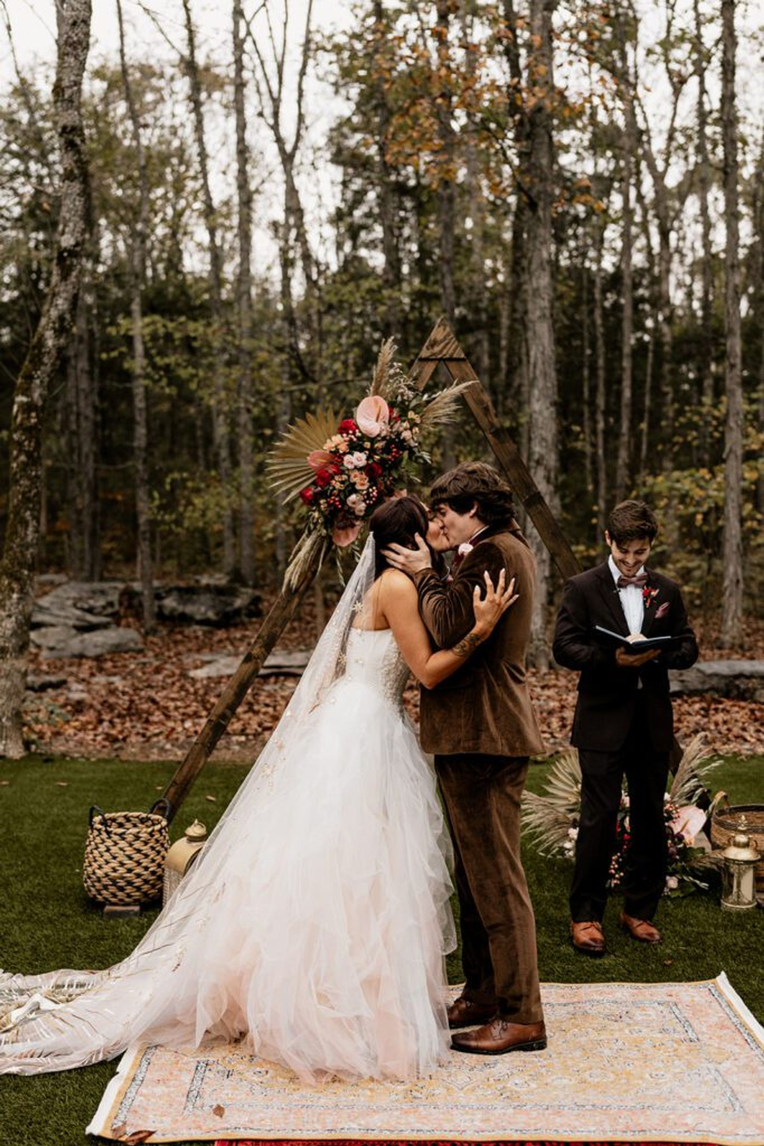Planning a Wedding at Saddle Woods Farm: The Ultimate Guide — wedding photography by Hevesi Journal