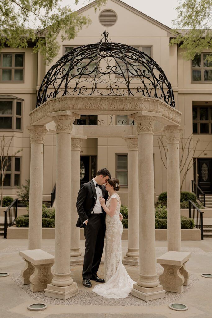 Inside a Fernbank Museum Wedding – Photos & Planning Tips — wedding photography by Hevesi Journal