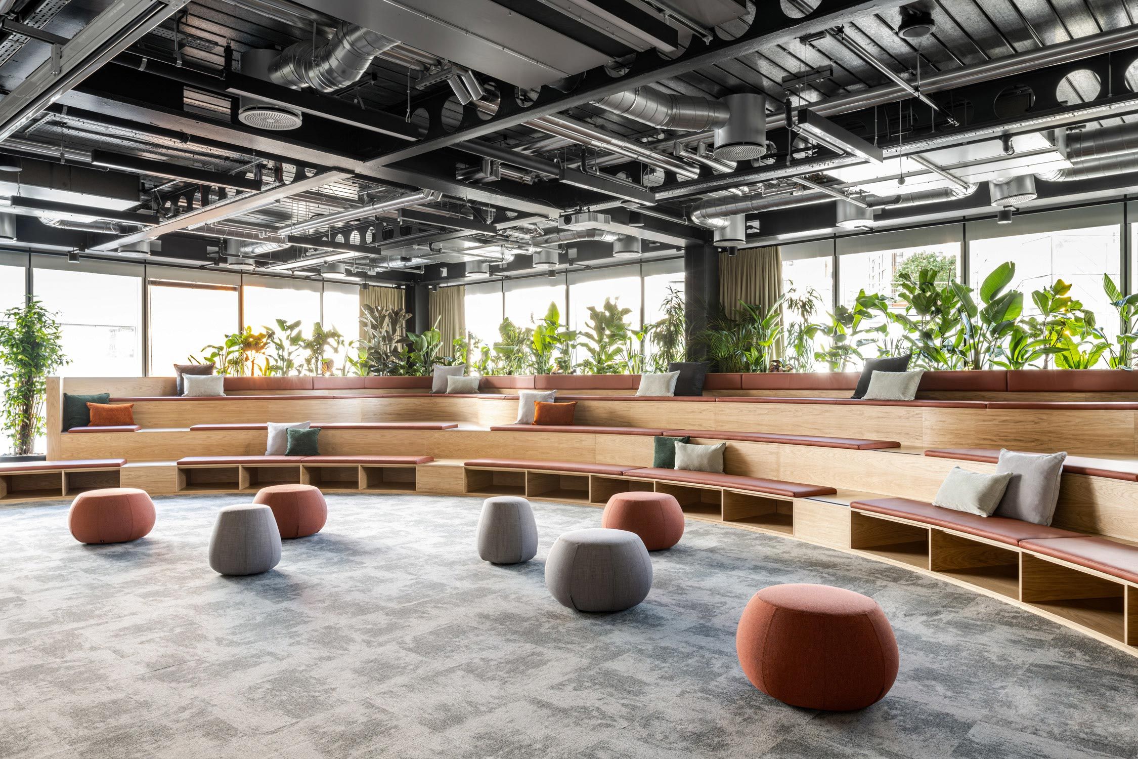 Innovative Office Design Trends for *Forward-Thinking Fintech* Firms