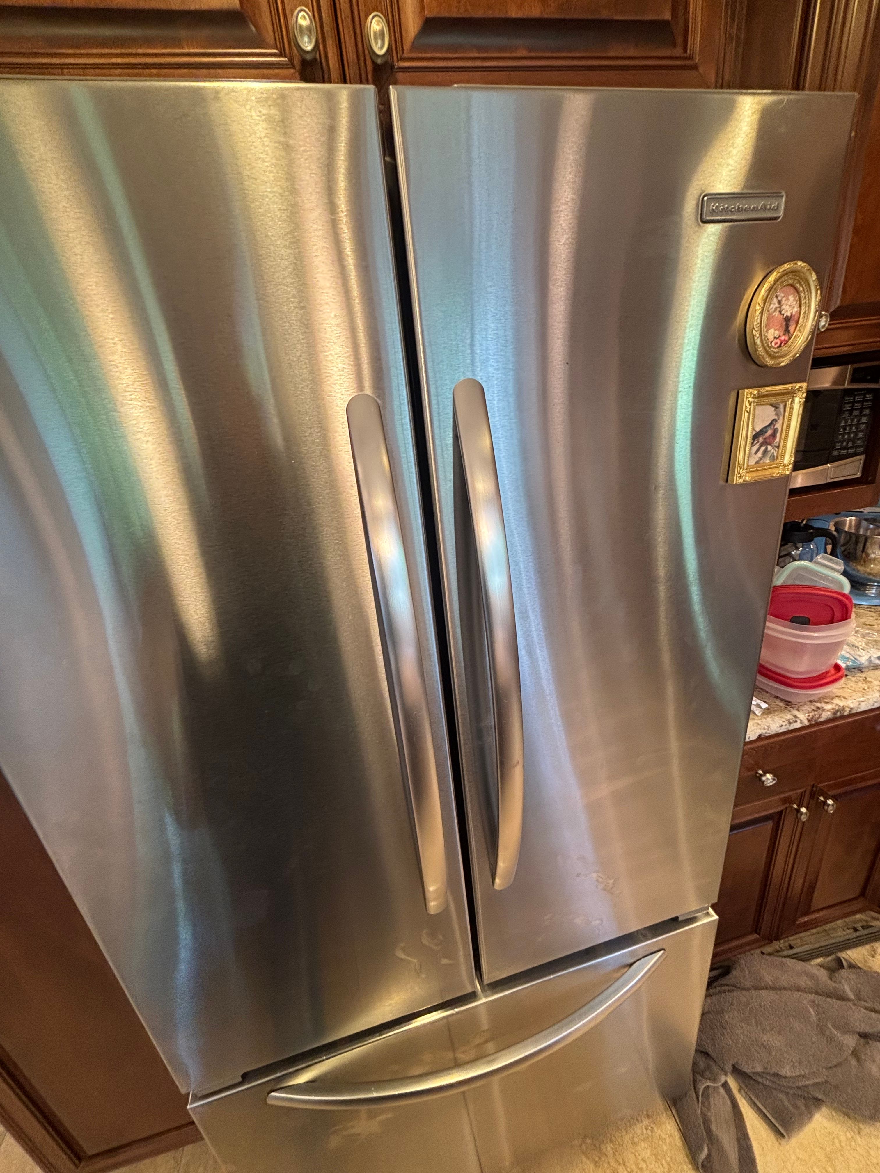 A KitchenAid Refrigerator With a Freezer Door Stuck Shut in Lake Zurich (photo 1)