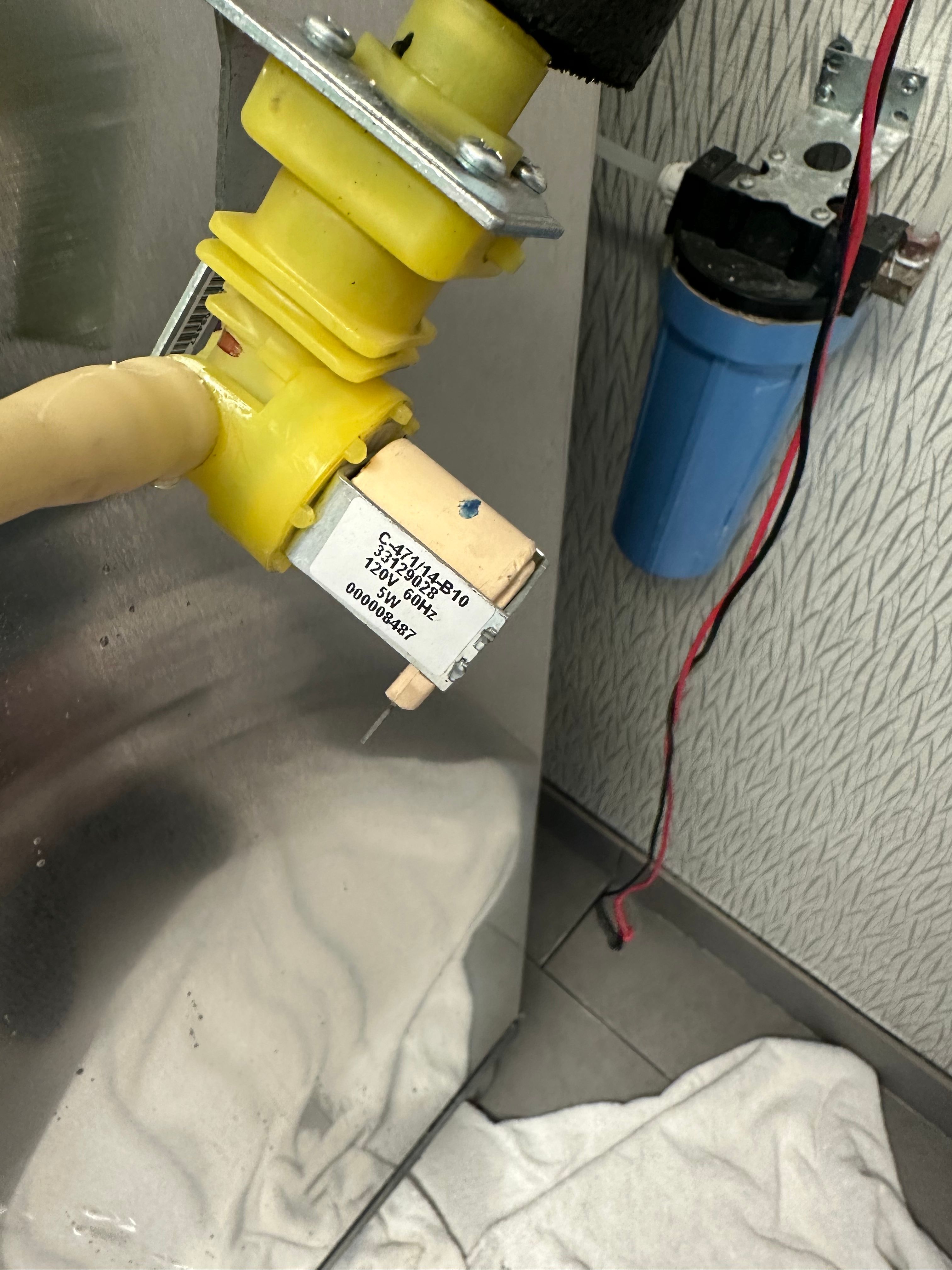A Manitowoc Commercial Ice Machine Not Making Ice in Houston (photo 1)