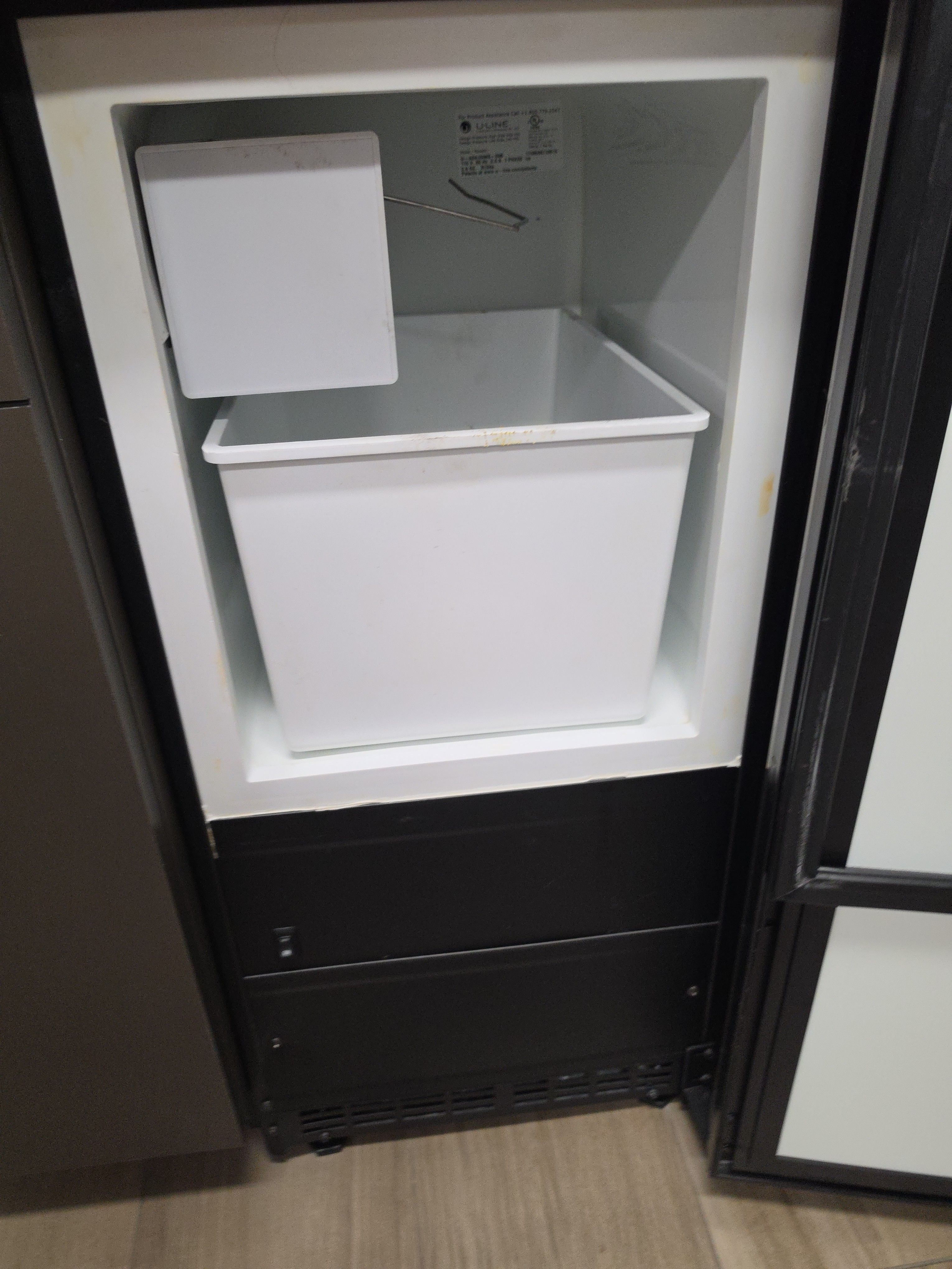 A U-Line Commercial Ice Machine That Stopped Making Ice in Los Angeles (photo 1)