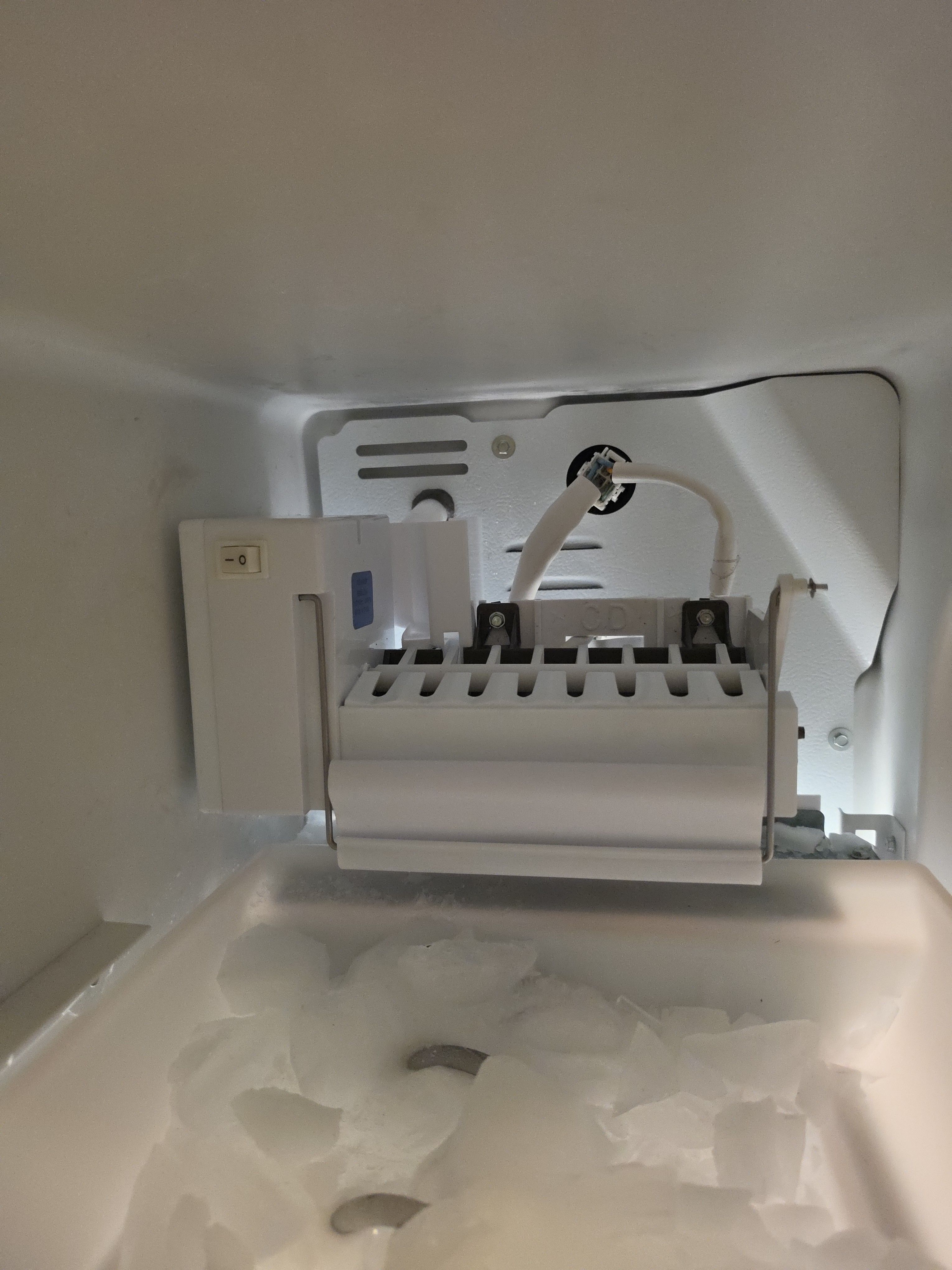 A Frigidaire Refrigerator With a Leaking Ice Maker in Pasadena (photo 3)
