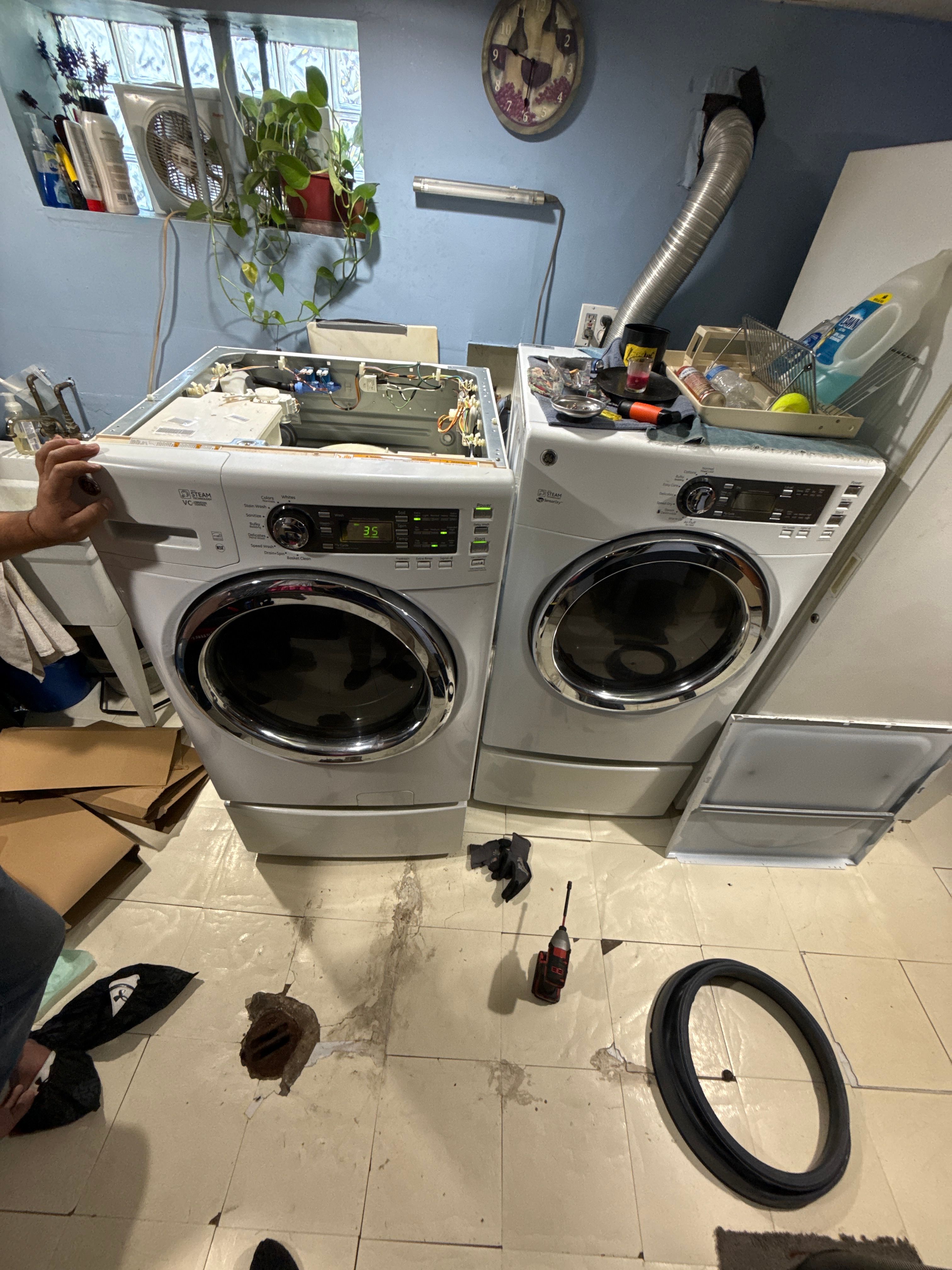 A GE Washer Leaking Water From the Door Boot in Chicago (photo 3)