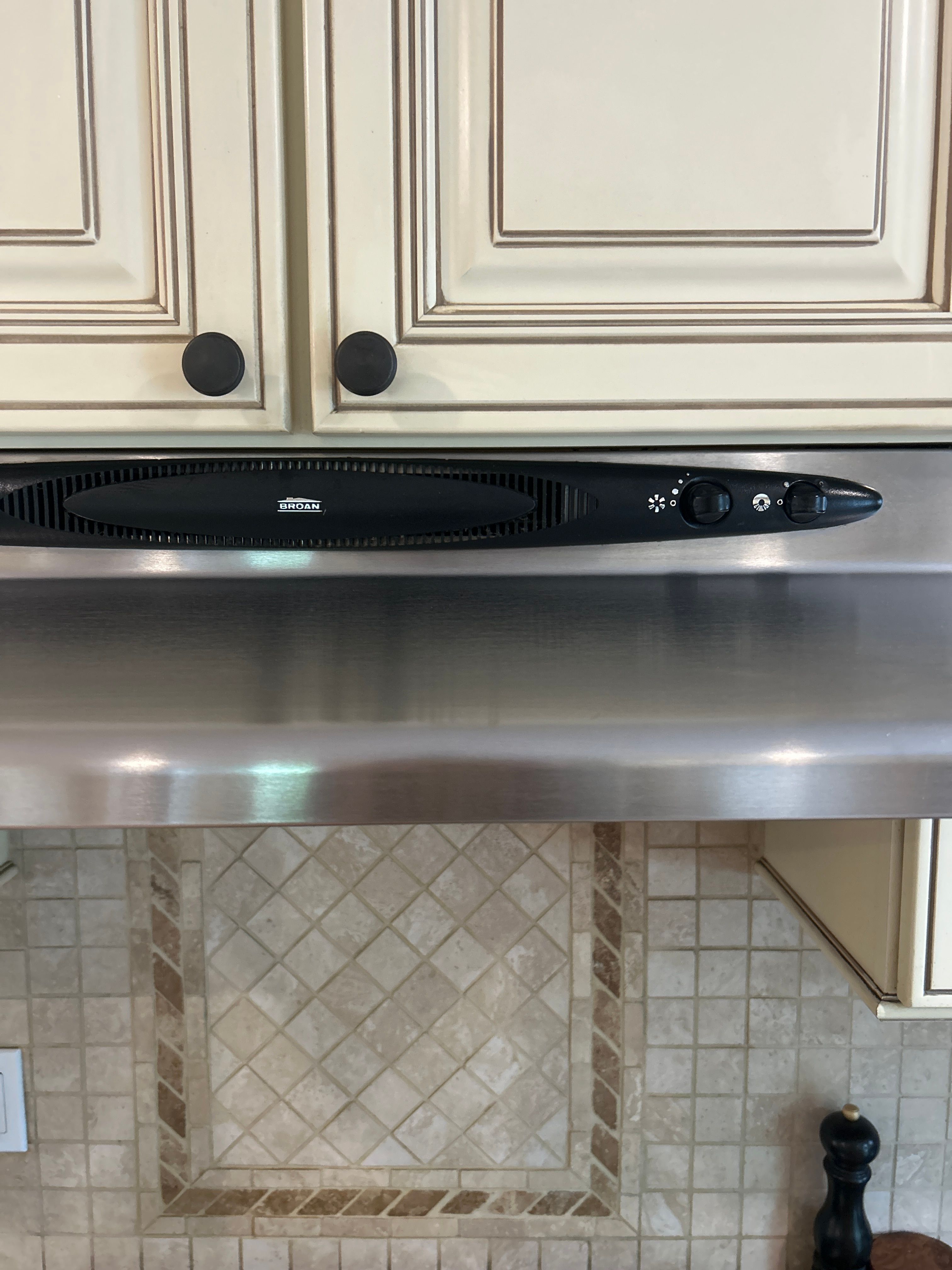 A Range Hood With a Failed Exhaust Fan Motor in Downers Grove (photo 3)