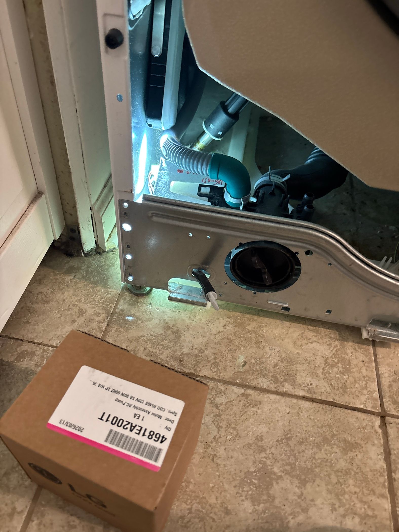 An LG Washer Showing an 0E Drain Error in Buffalo Grove (photo 2)