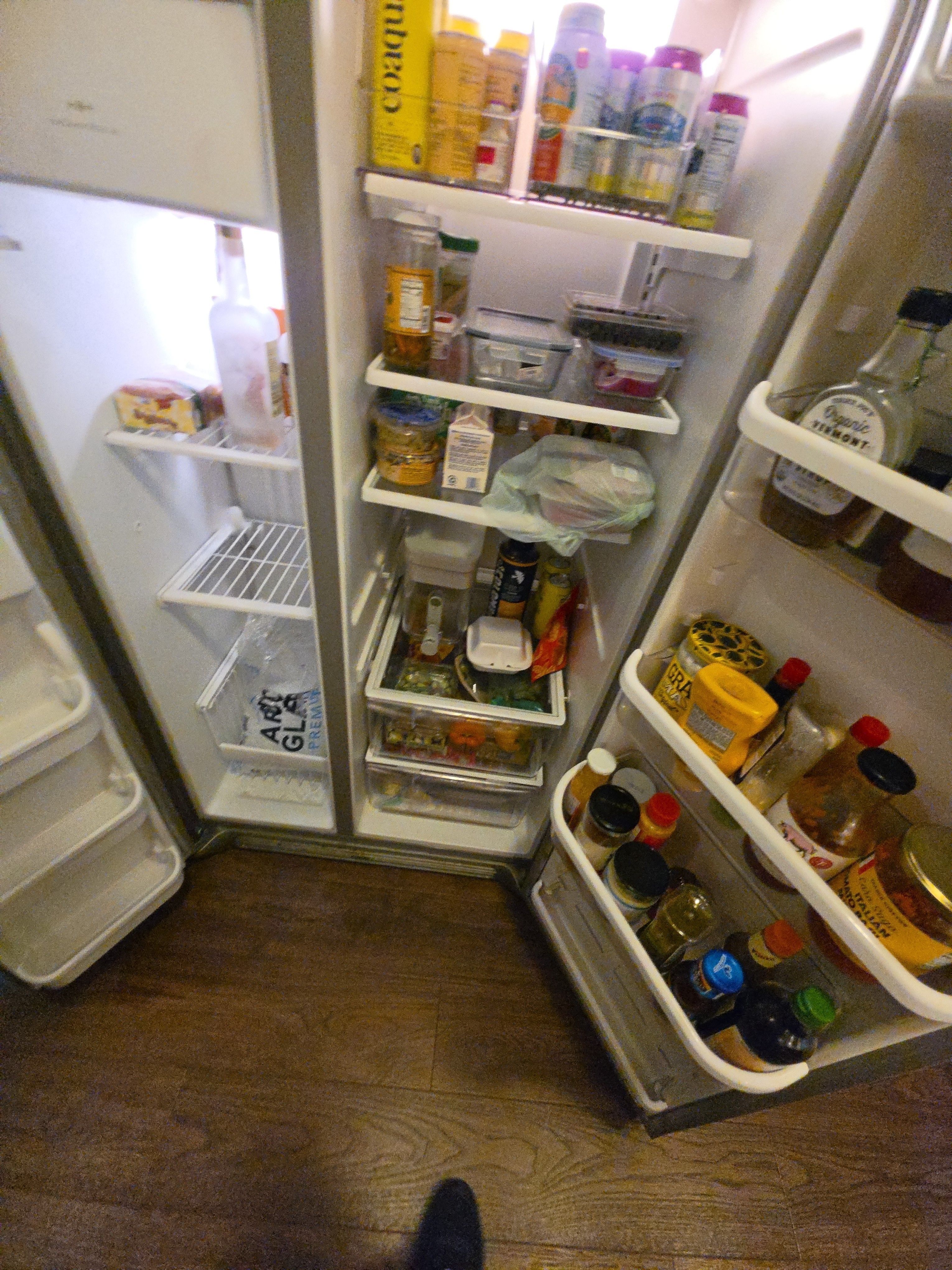A Frigidaire Refrigerator With a Leaking Ice Maker in Pasadena (photo 1)