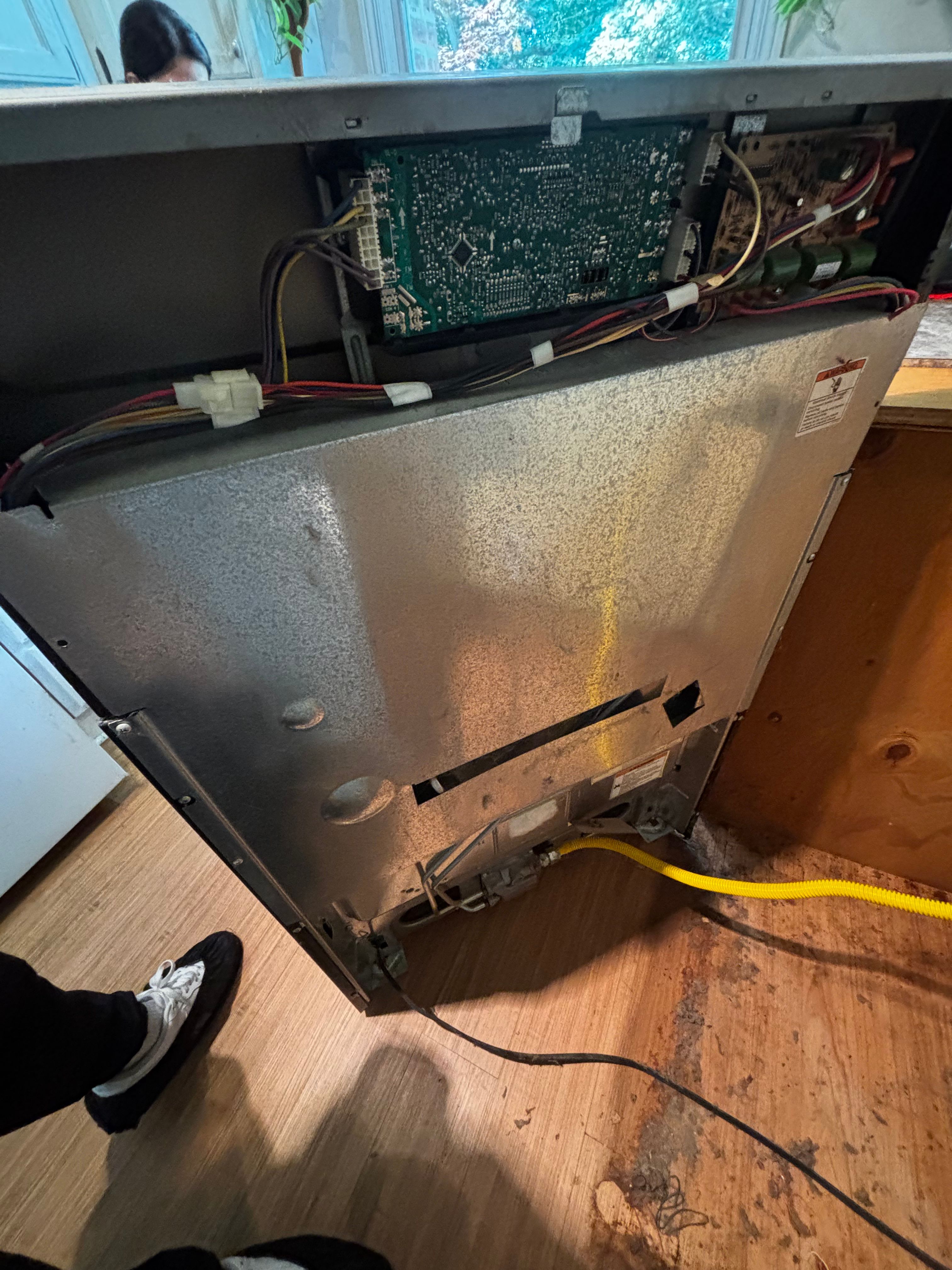 A Whirlpool Oven That Would Not Light With a Working Cooktop in Evanston (photo 3)