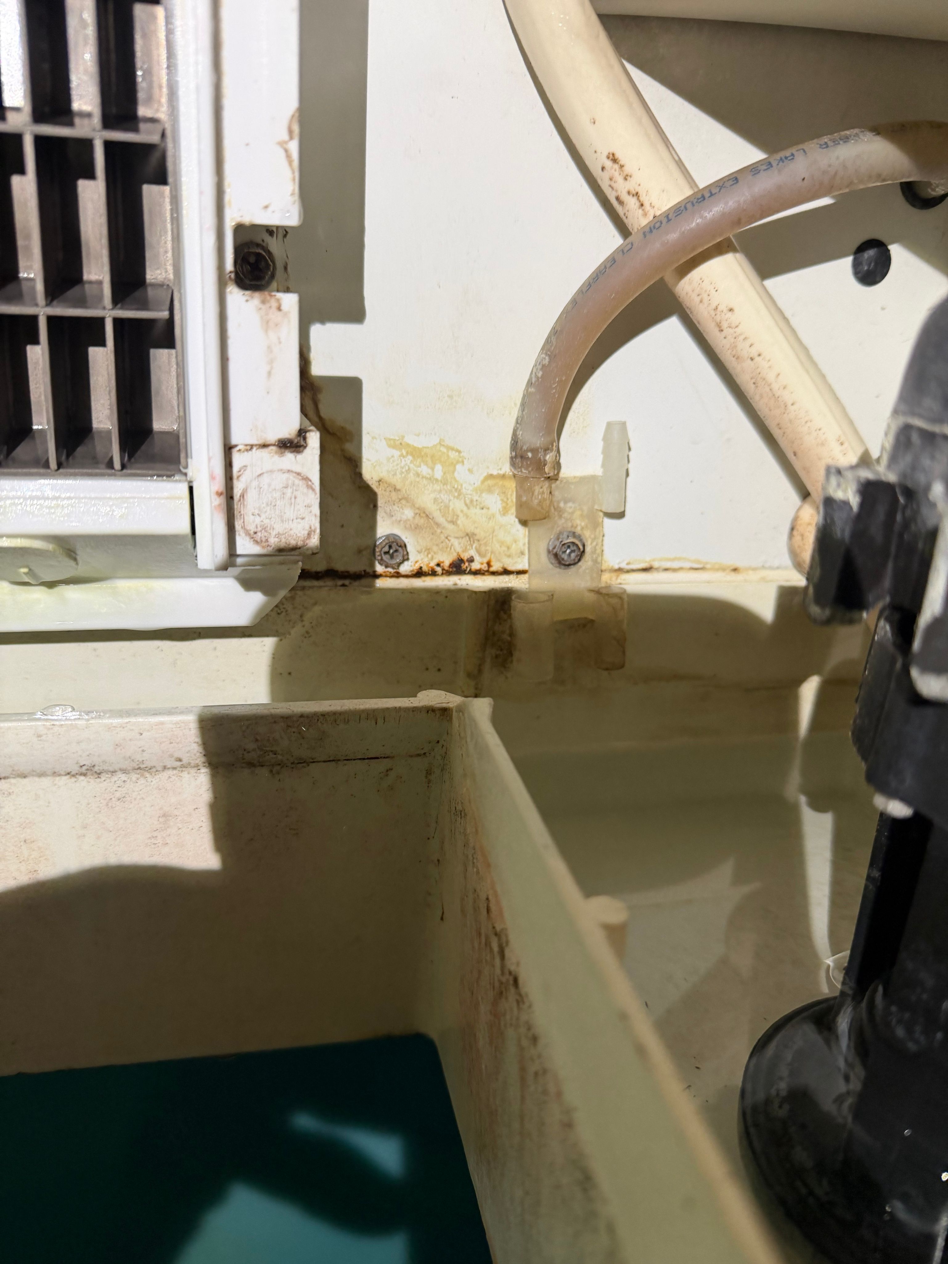A Manitowoc Commercial Ice Machine Making Ice Slowly in Libertyville (photo 2)