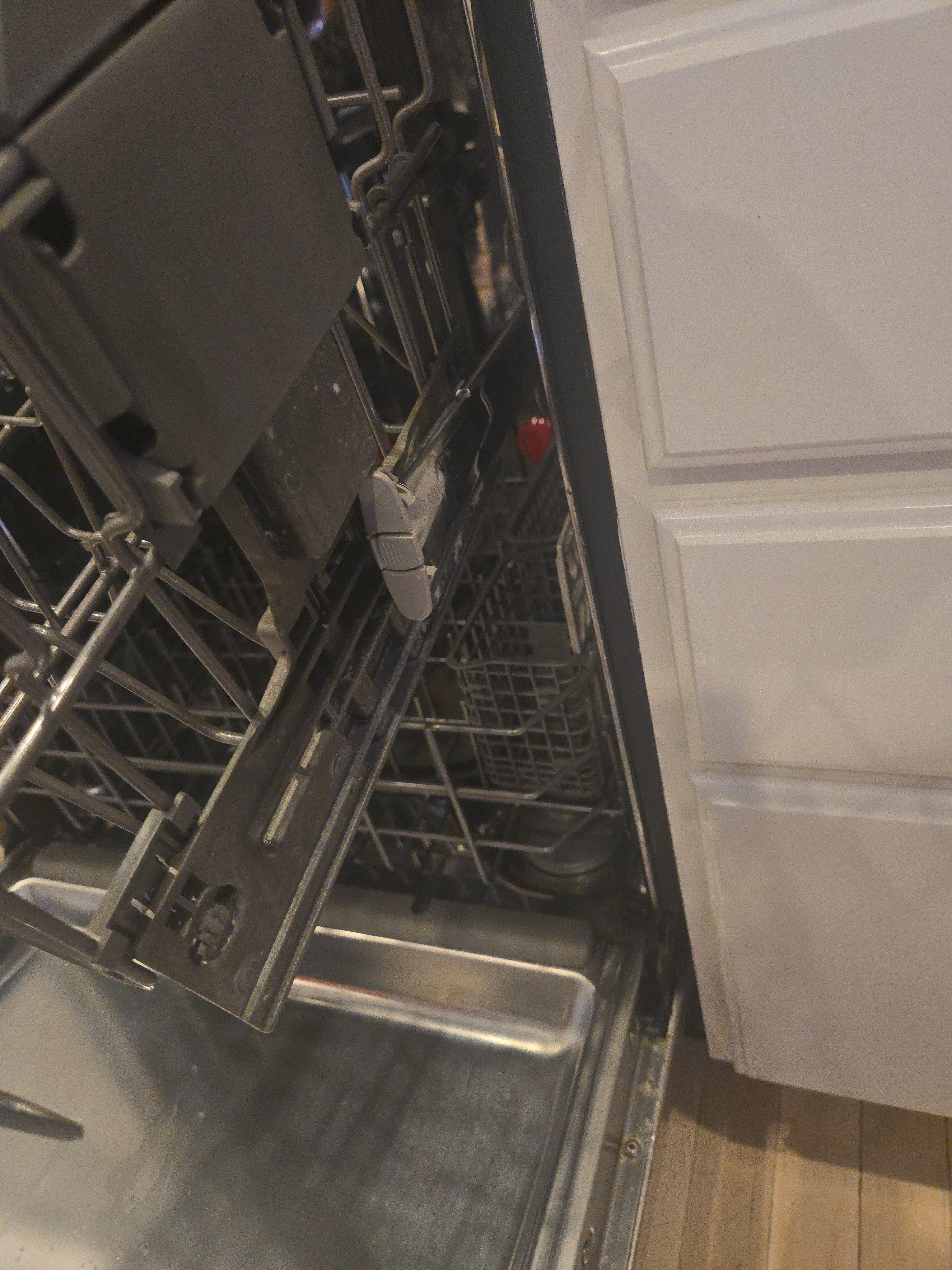 A Kenmore Dishwasher With a Broken Rack in Vienna (photo 1)