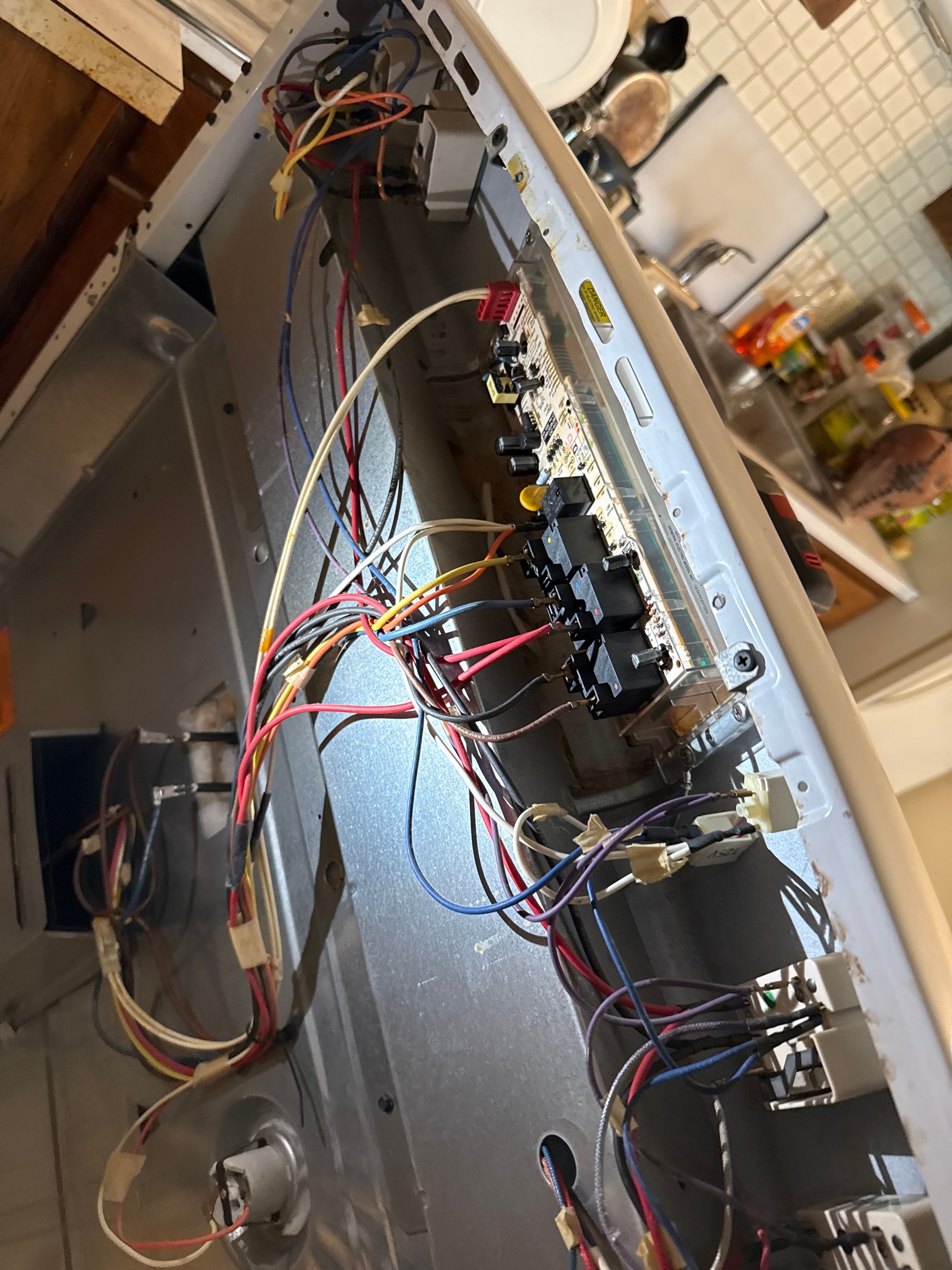 A GE Electric Stove With an Oven That Would Not Heat in Oak Lawn (photo 2)