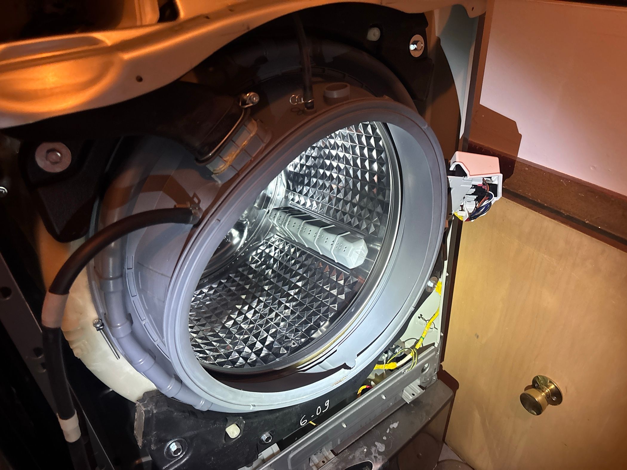 A Samsung Washer Leaking From a Torn Door Boot in Hillside (photo 1)