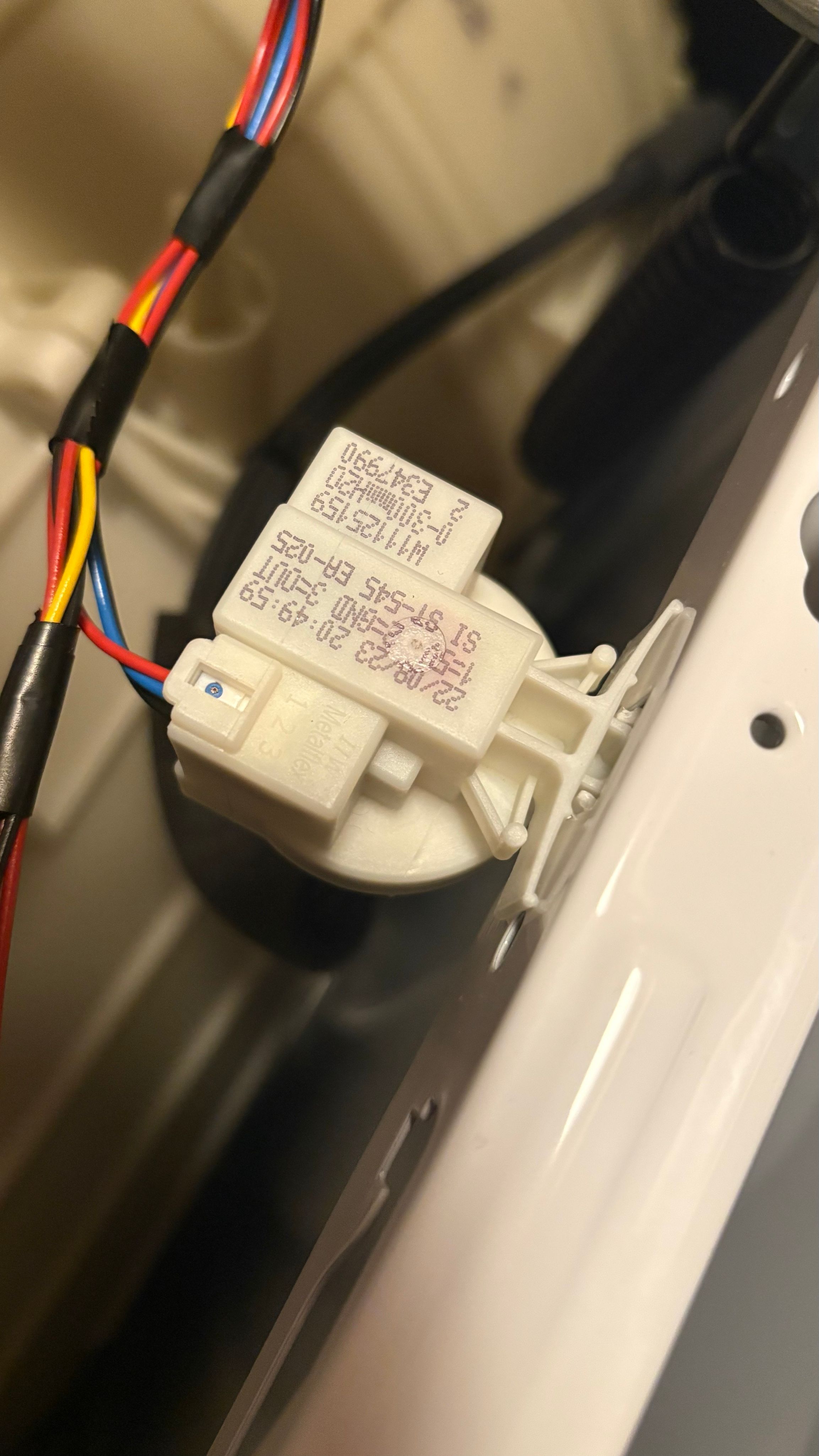 A Whirlpool Washer With an F8 E1 Error Not Draining in Chicago (photo 2)