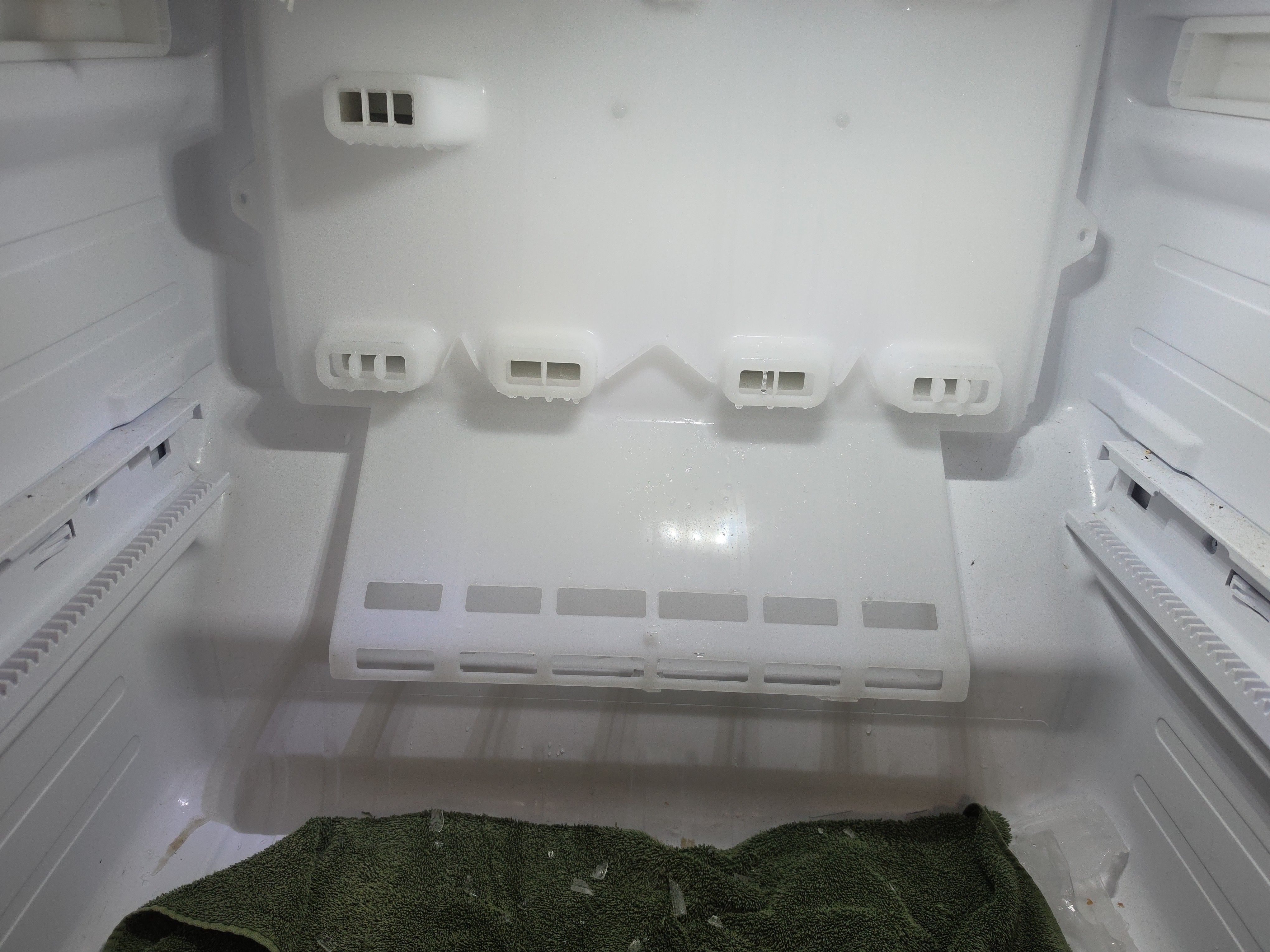 A Samsung Refrigerator With a Melting Freezer in Pasadena (photo 1)