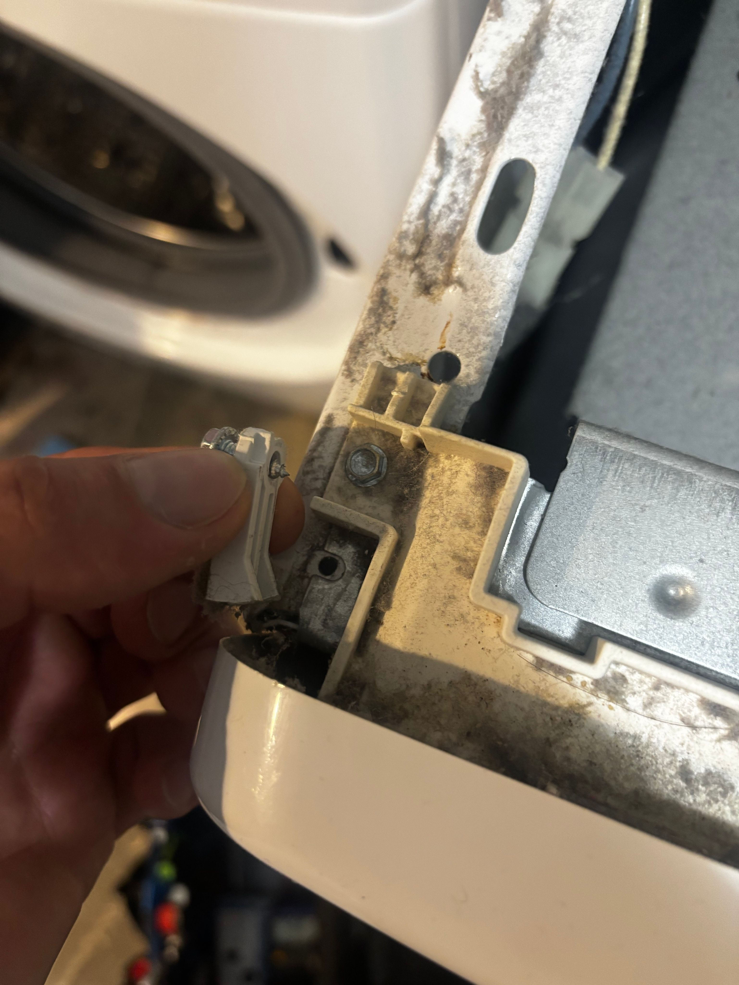 An LG Dryer Cleaned Out After a Bathmat Fell Apart in Lakeview, Chicago (photo 2)