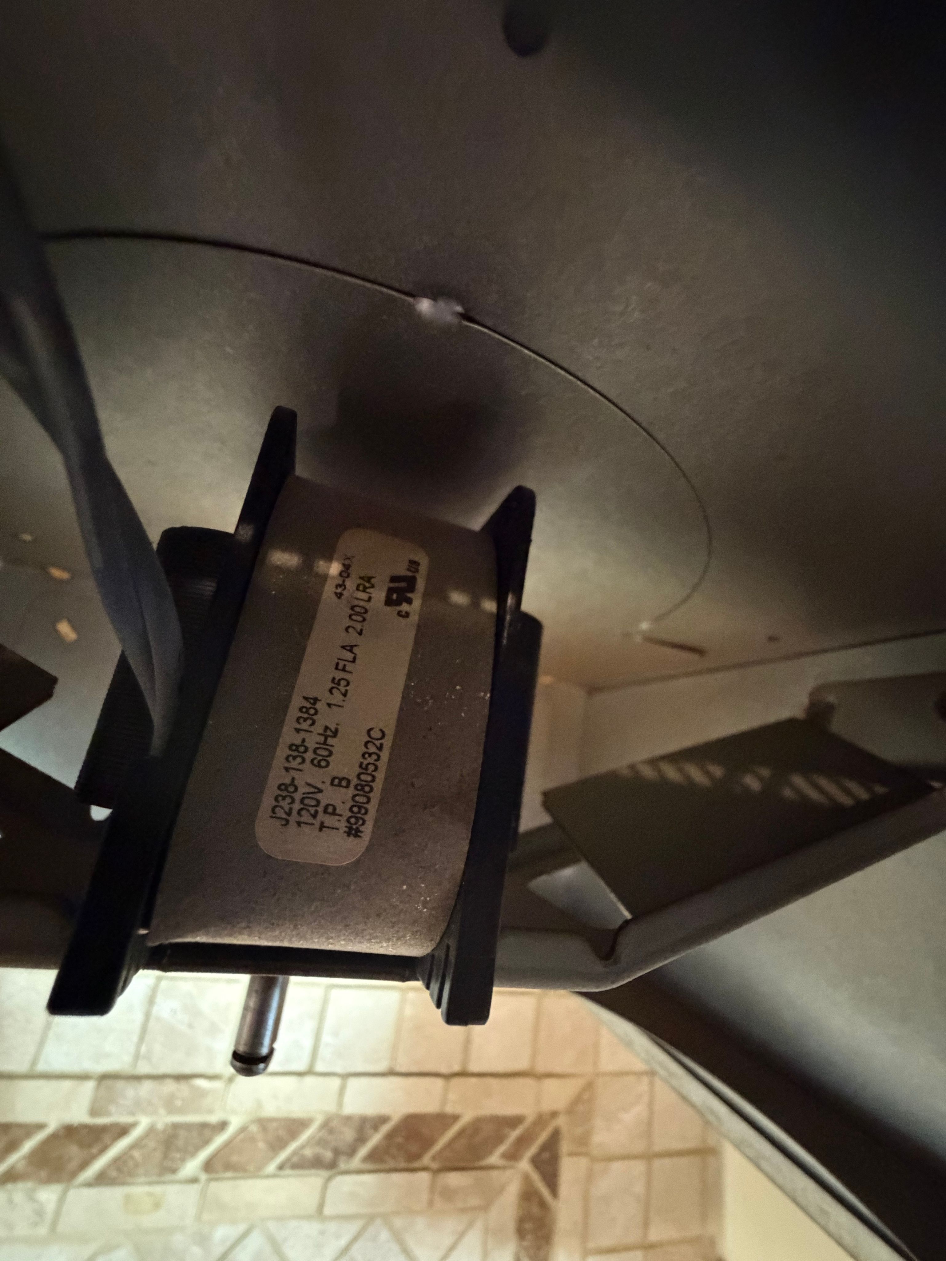 A Range Hood With a Failed Exhaust Fan Motor in Downers Grove (photo 2)