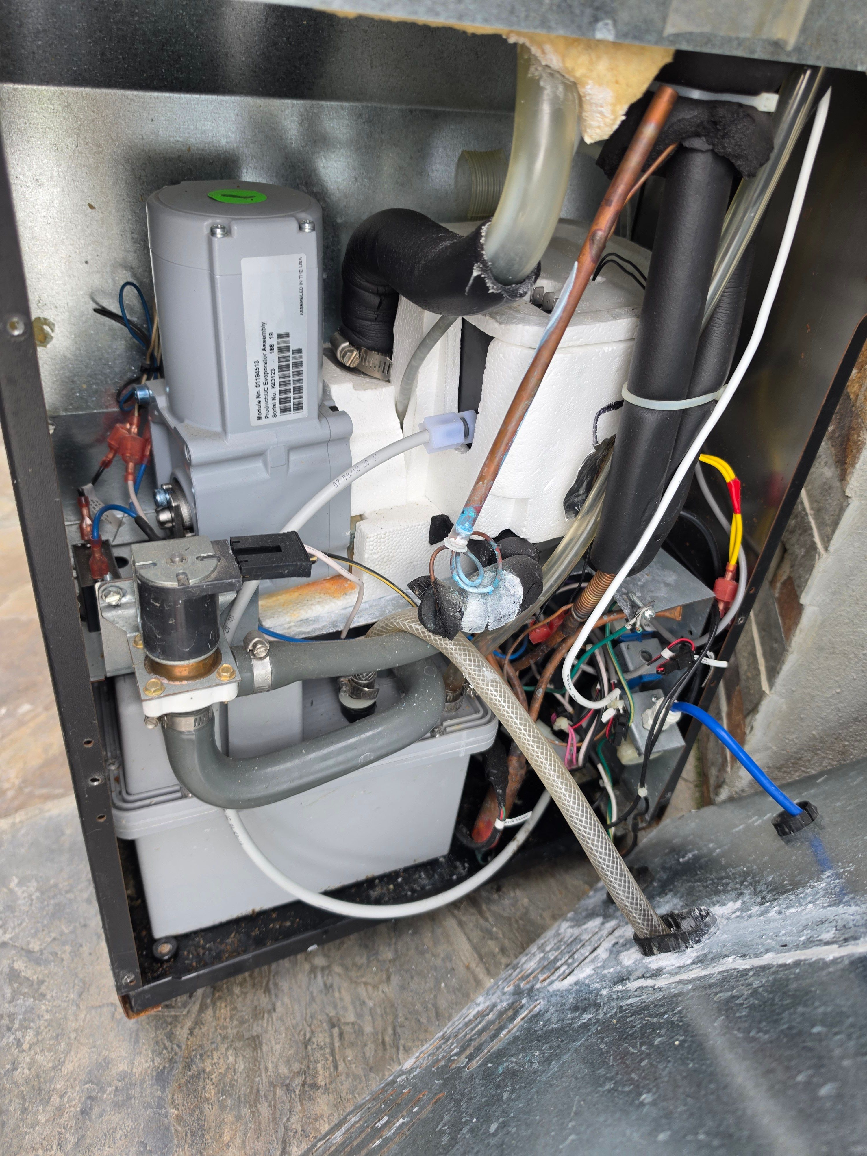 A U-Line Ice Maker That Stopped Making Ice and Needed Cleaning in Pasadena (photo 1)