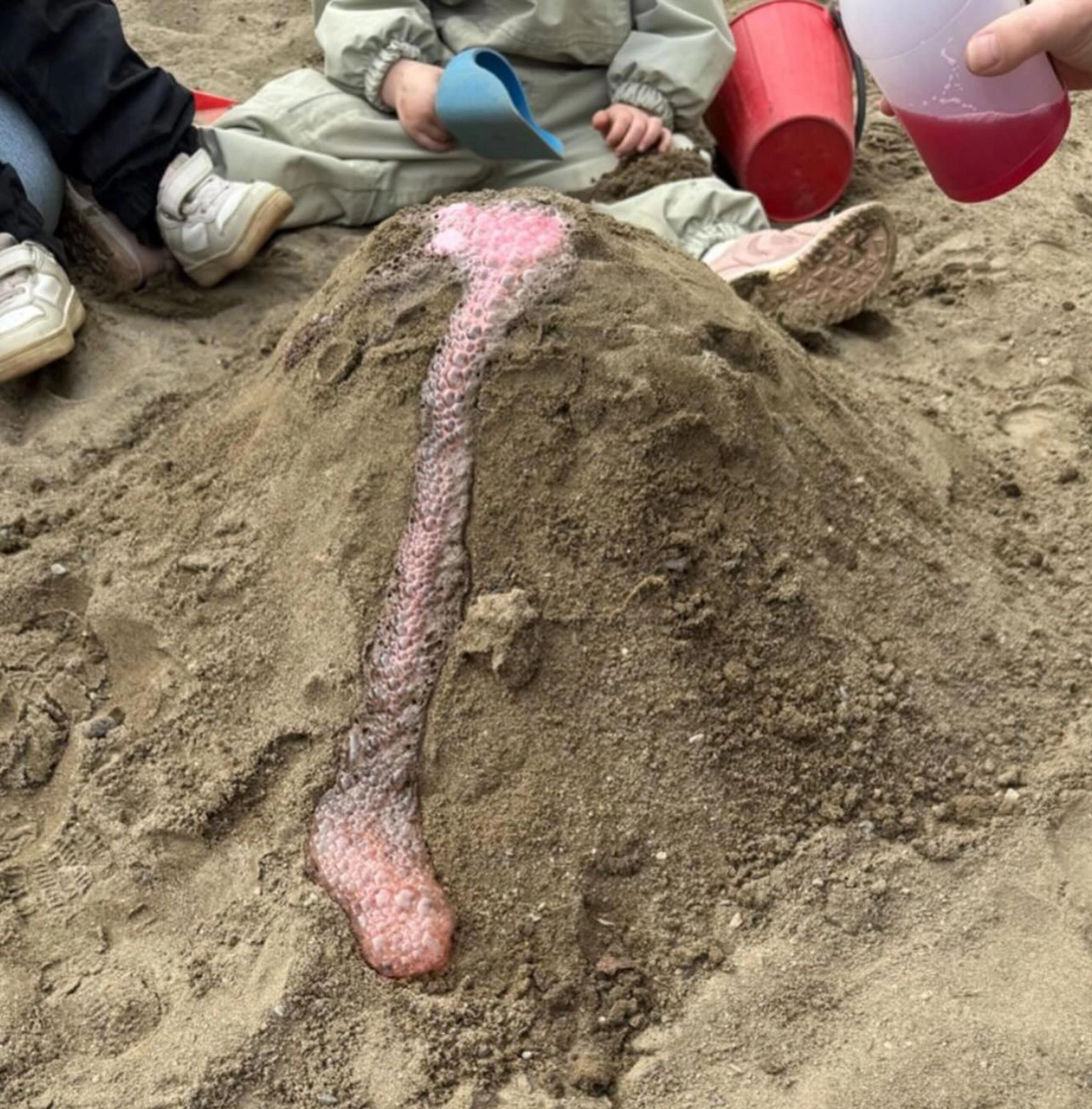 Barn som gjør realfagseksperiment i Espira Skolegata