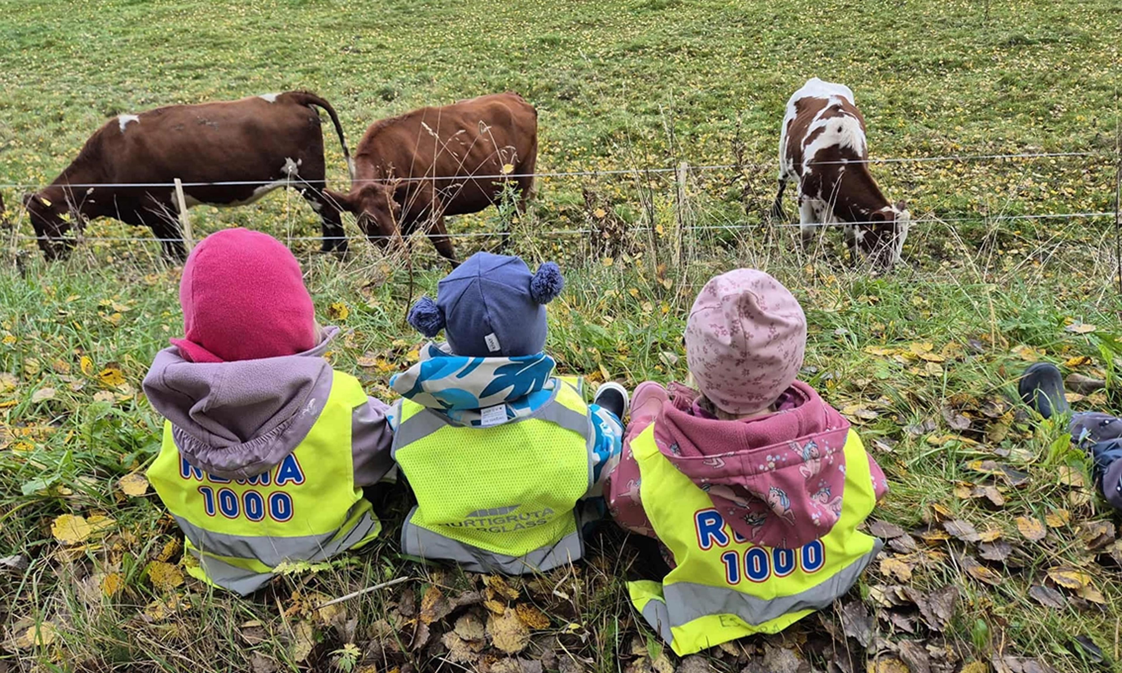Barn på gårdsbesøk i Espira Løvestad 