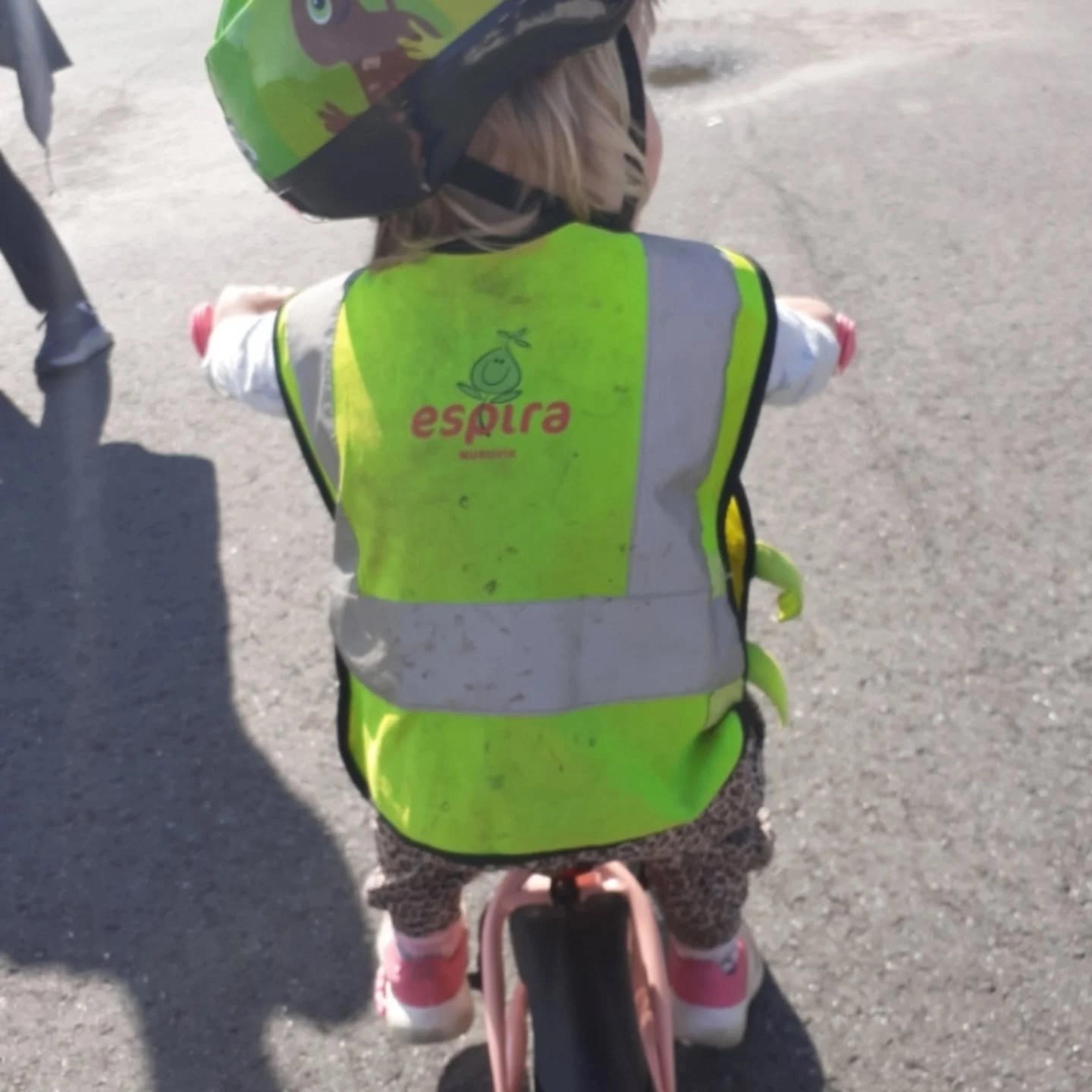 Barn på sykkel i Espira Muruvik