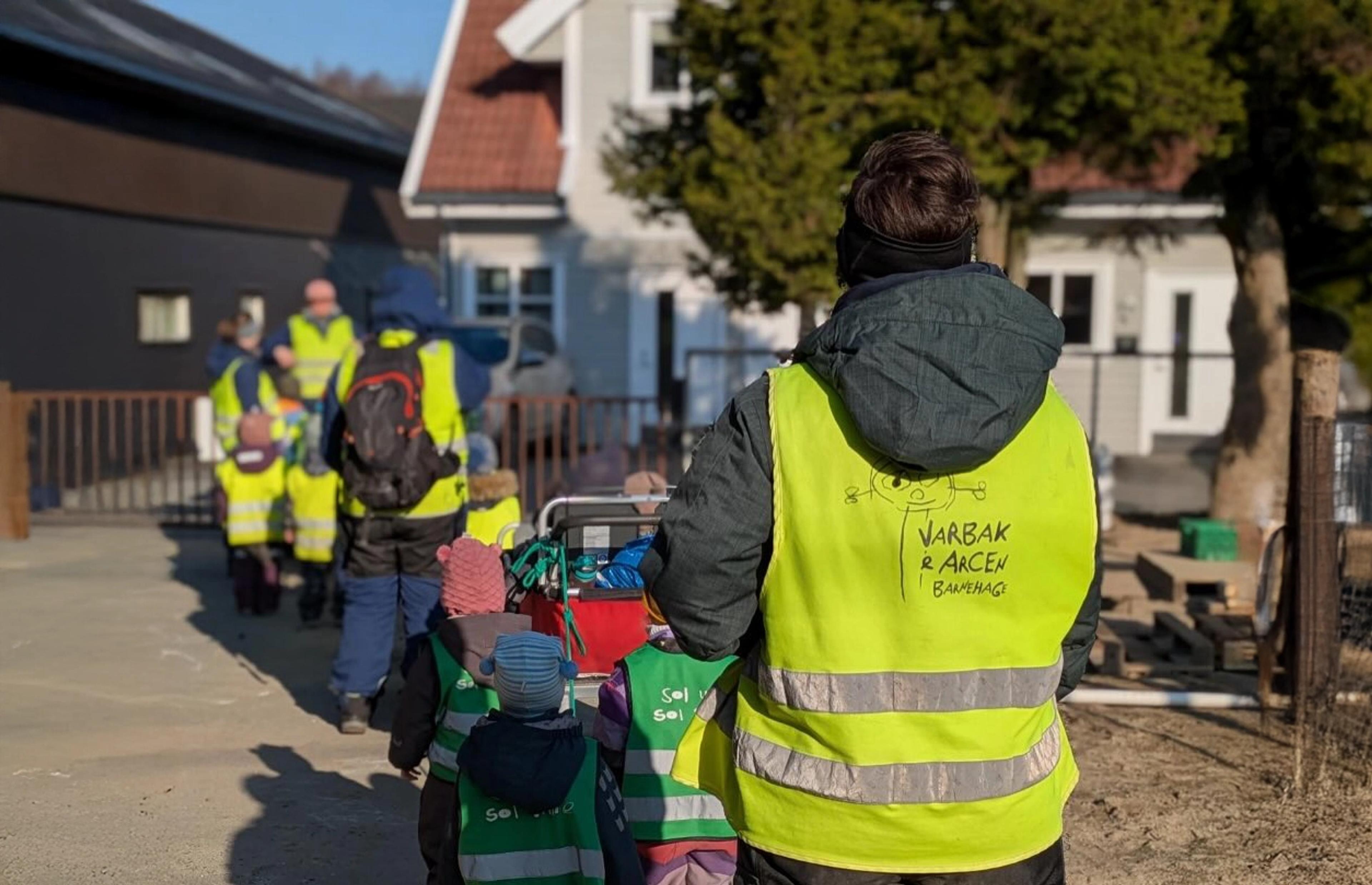 Barn fra Espira Arcen på tur