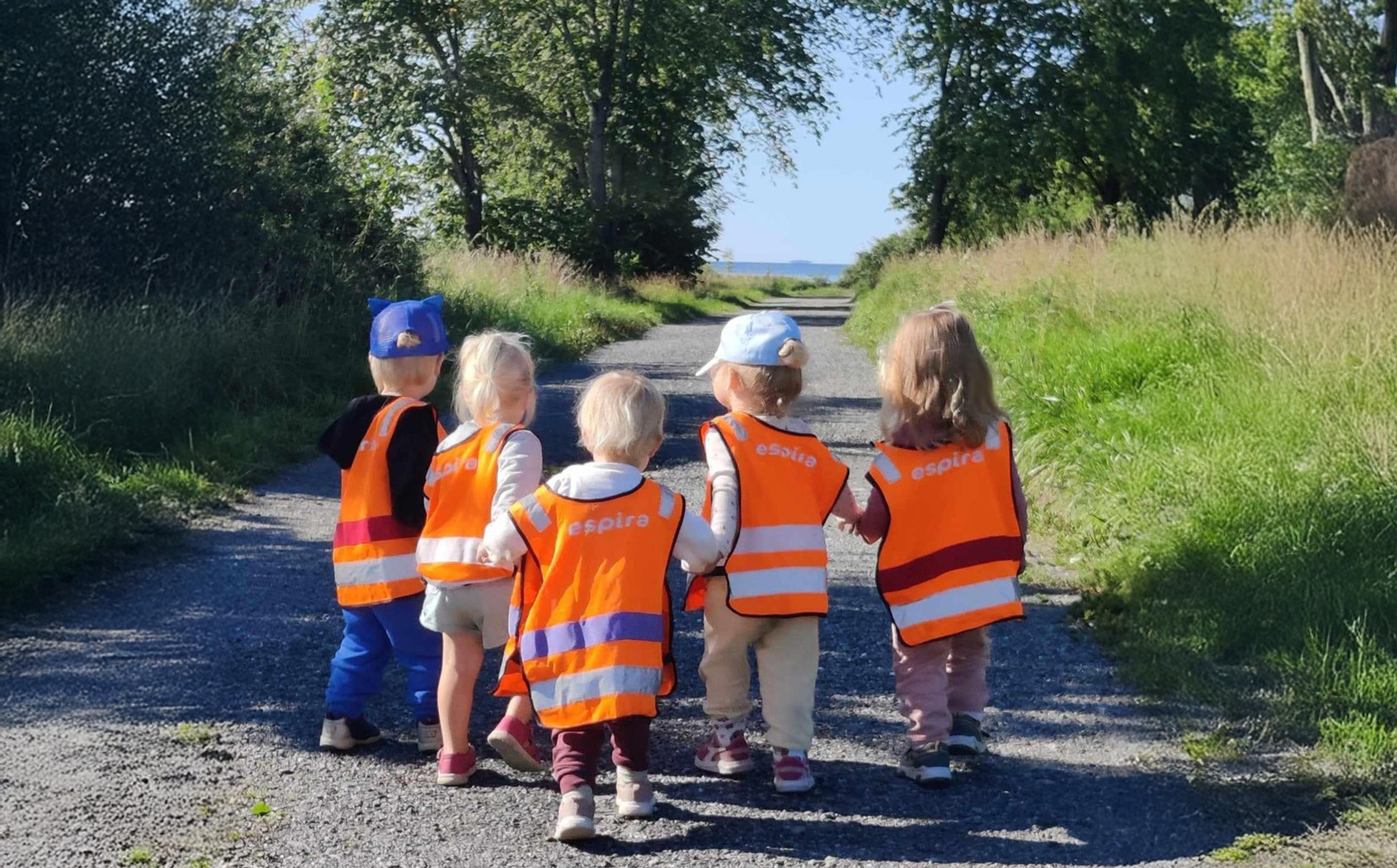 Barn fra Espira Bellevue på tur