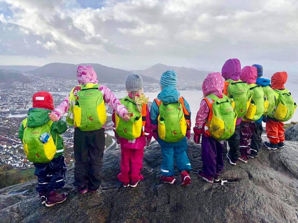 Barn fra Espira Rå på tur på Stoltzen