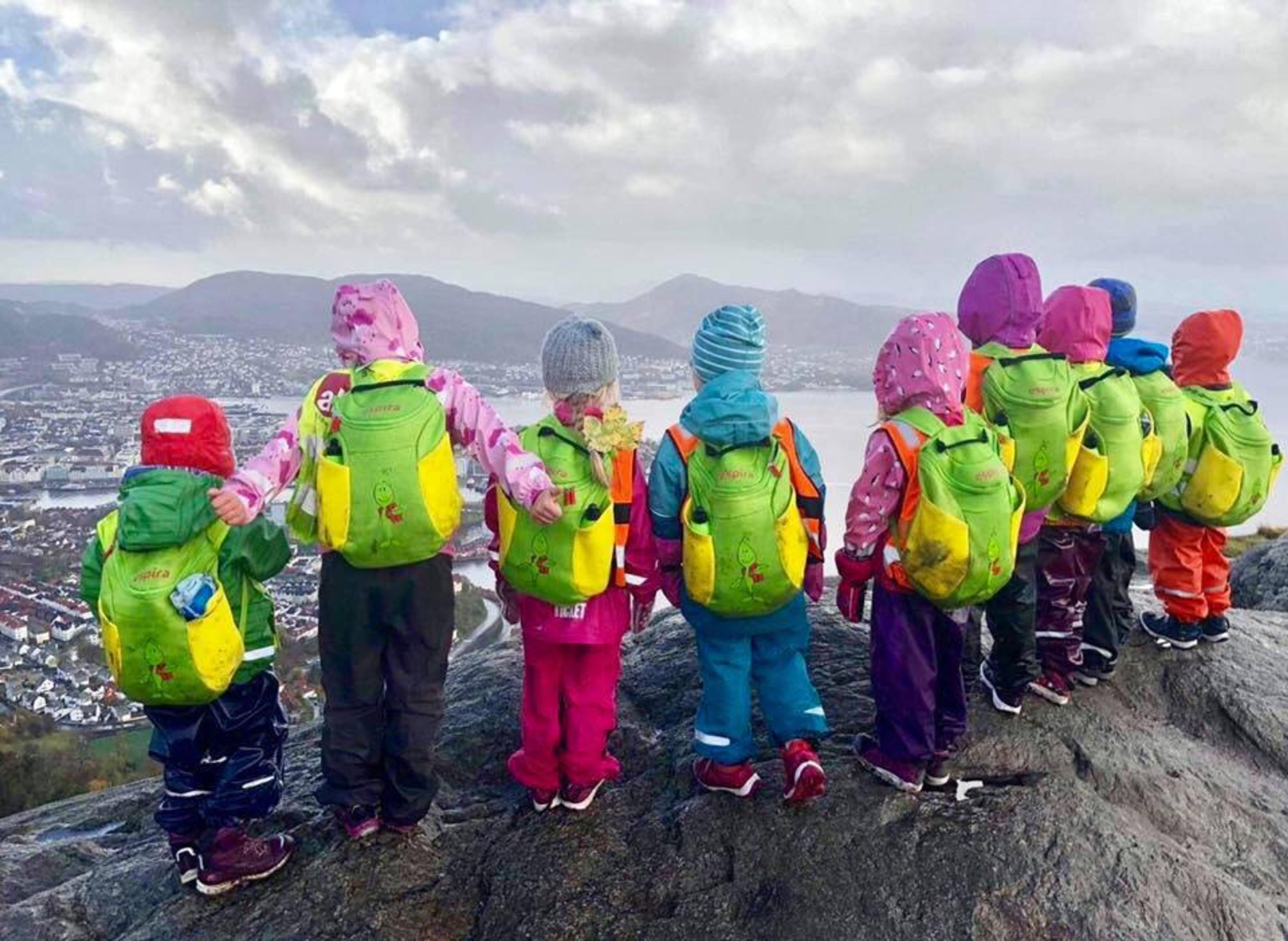 Barn fra Espira Rå på tur på Stoltzen