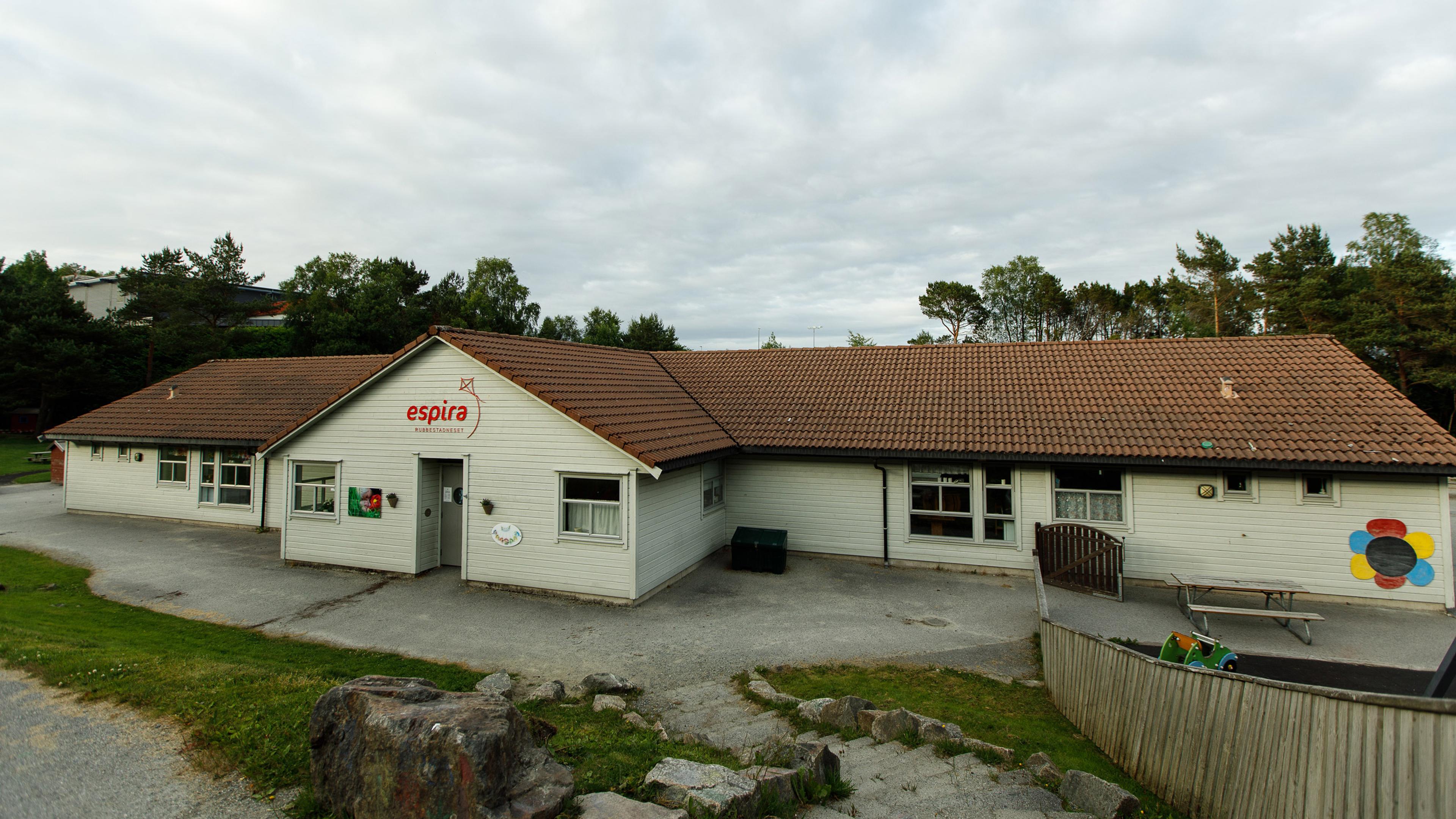 Espira Rubbestadneset i Bømlo kommune - barnehage - hvitt bygg