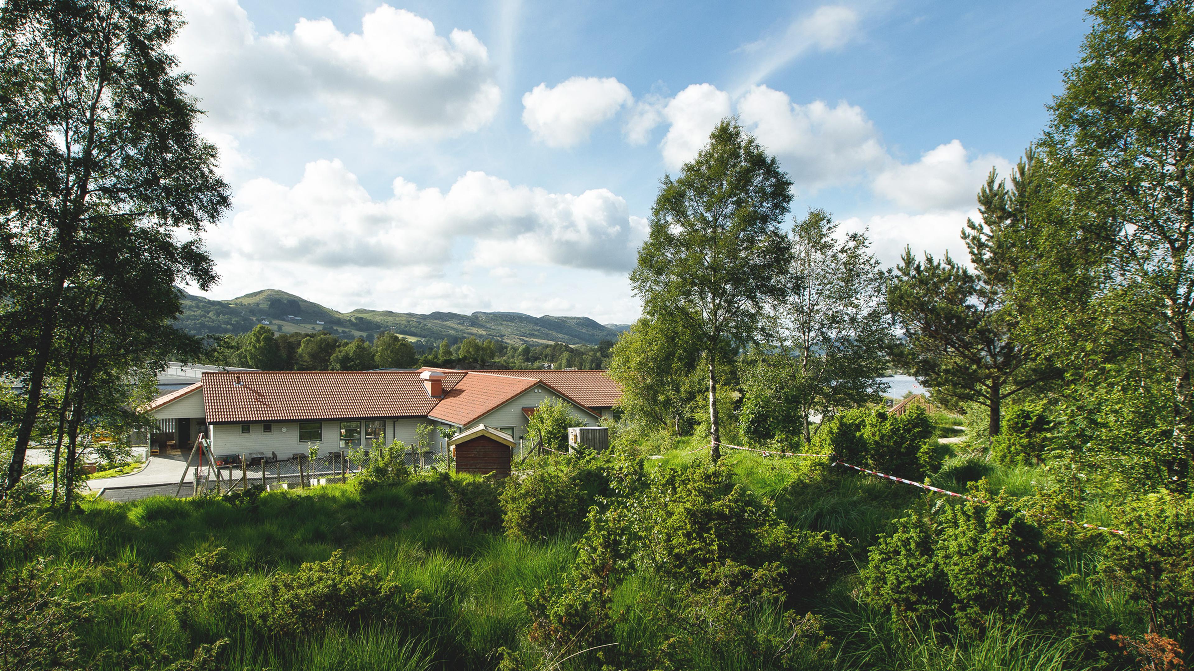 Fasade Espira Garhaug med uteområde