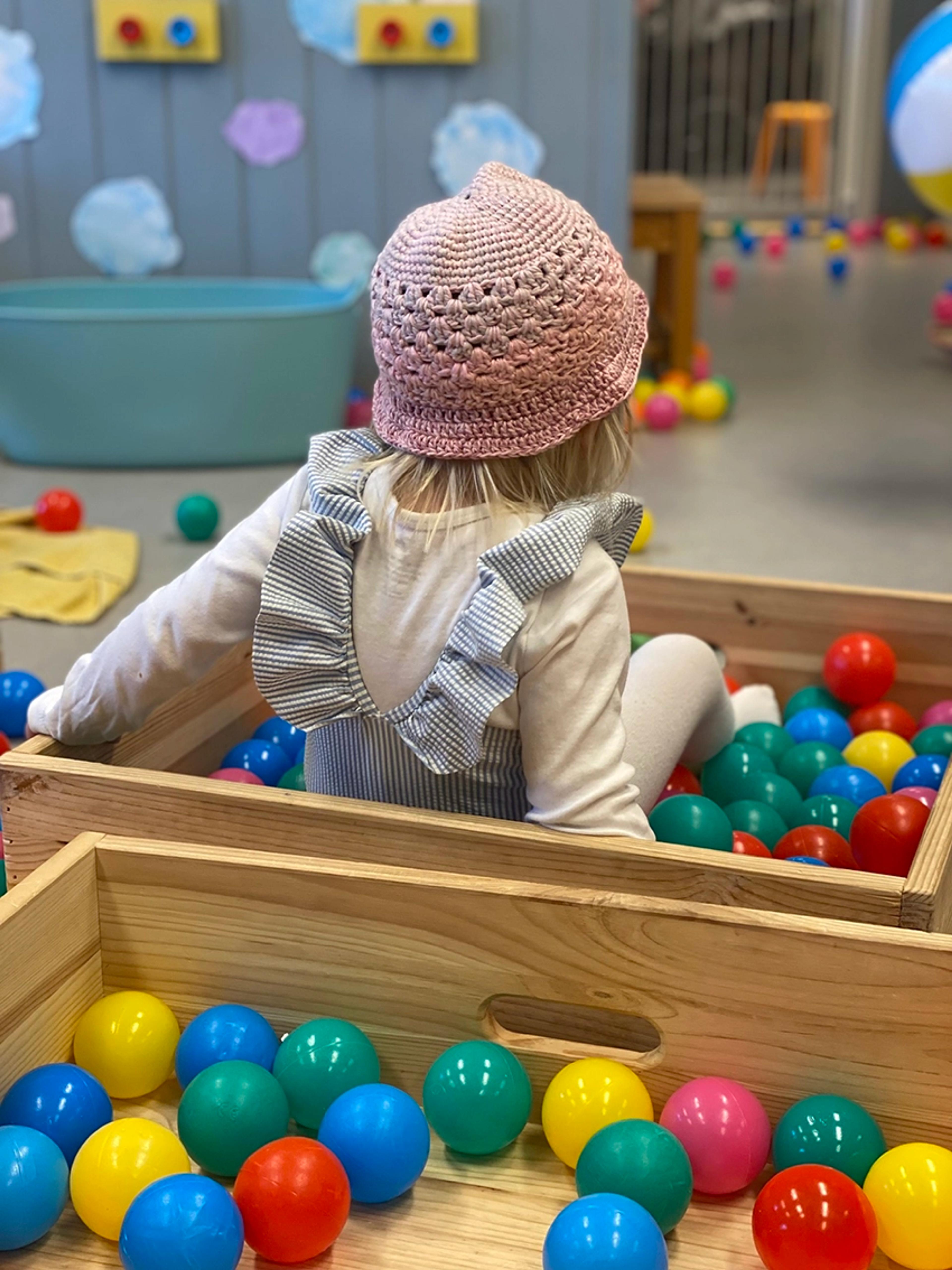 Barn som leker i flotte pedagogiske miljøer i Espira Kløverenga