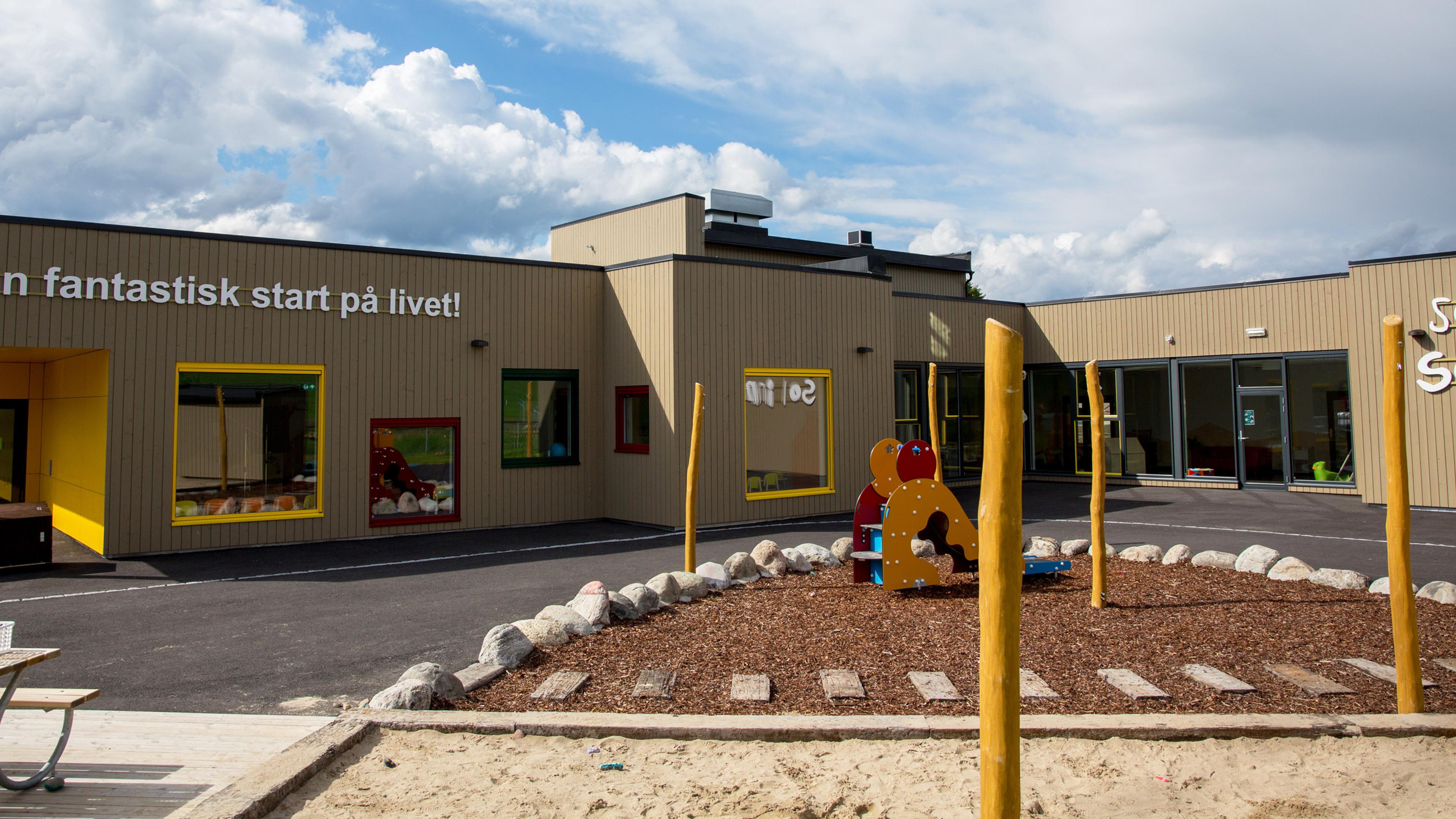 Fasade og uteområde til Espira Evangtunet