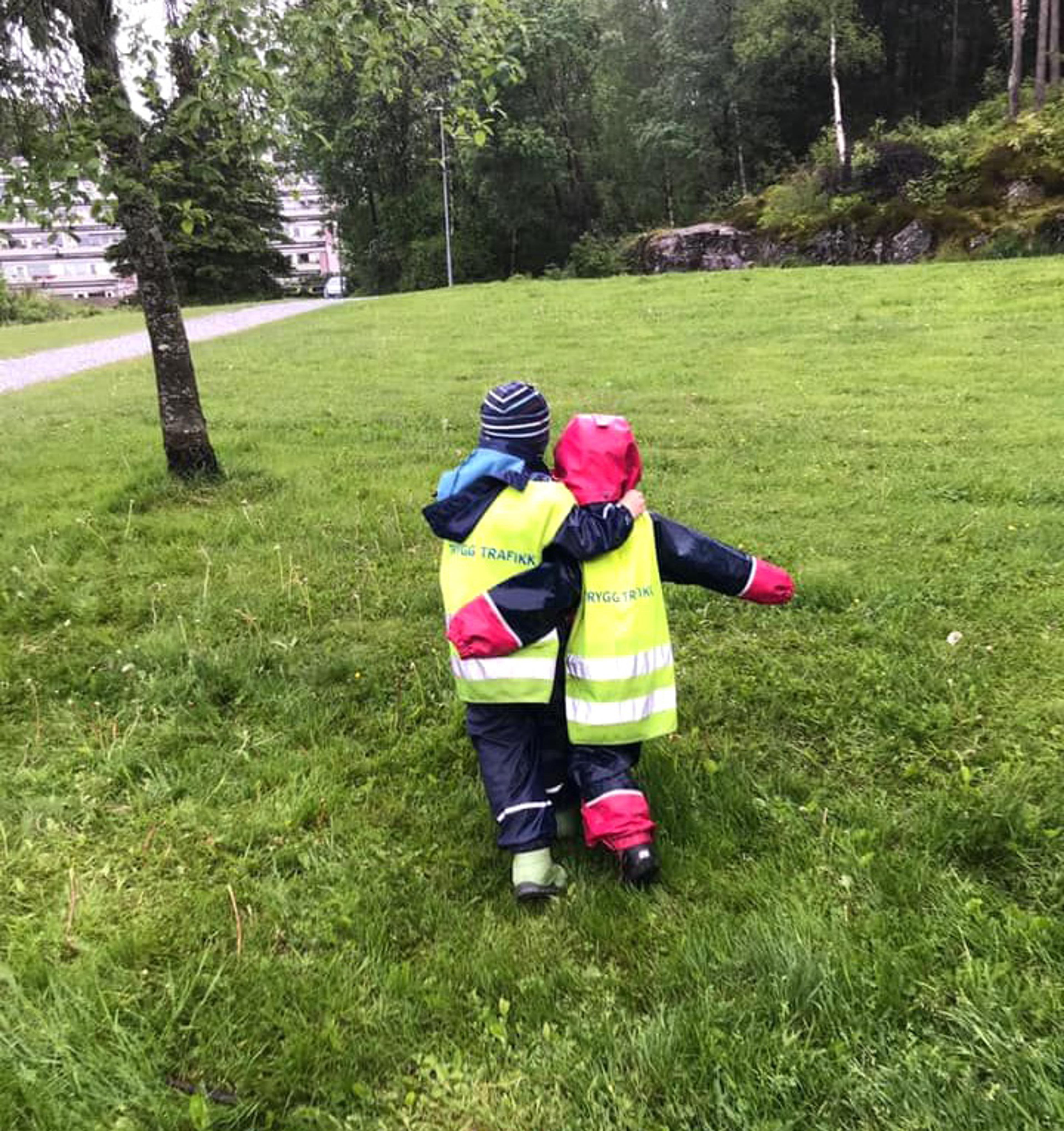 To gode venner på tur i Espira Ulsetskogen 