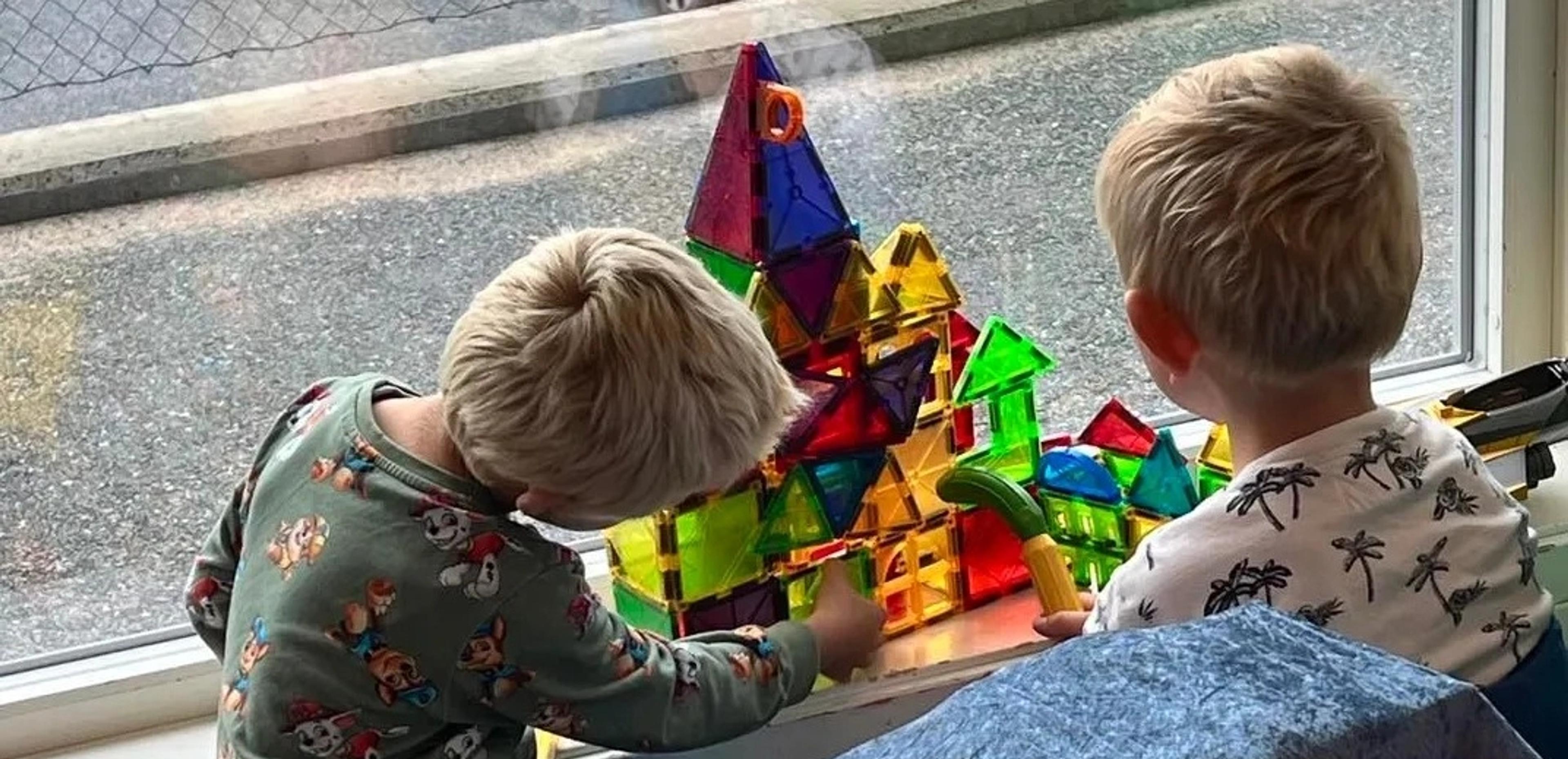 Bilde av barn som leker sammen i Espira Oreid