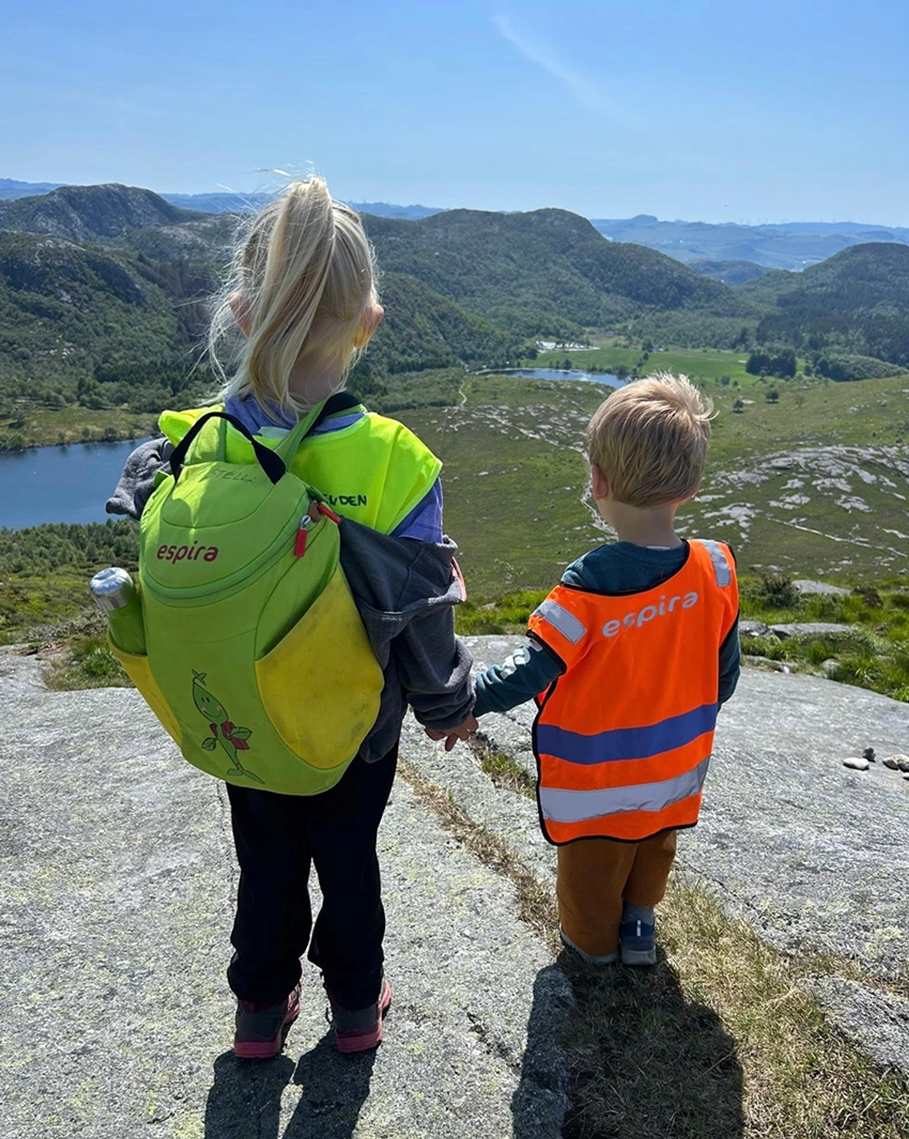 Barn på tur Espira Fjellsenden