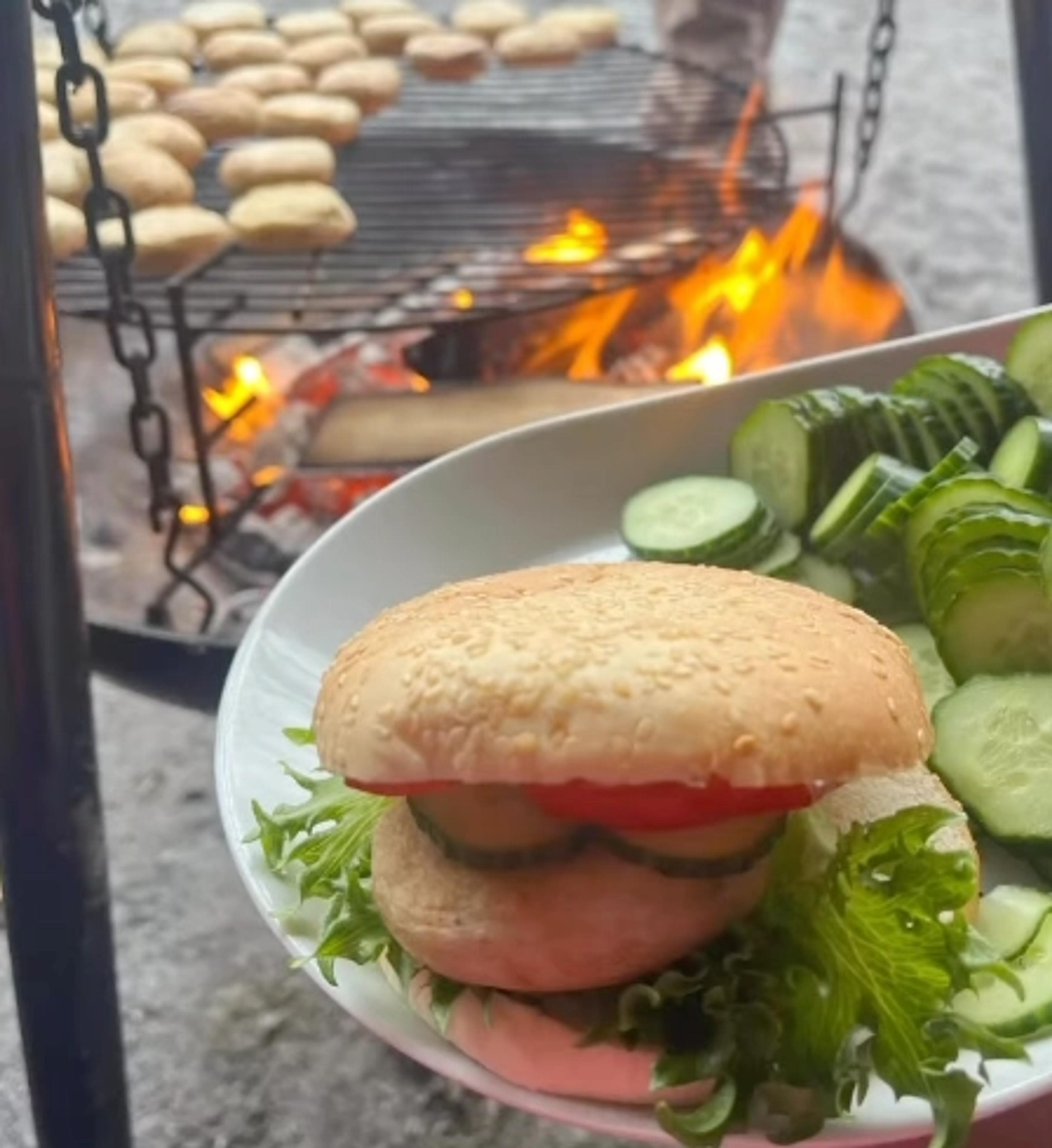 Mat på bål i Espira Scala Hundvåg