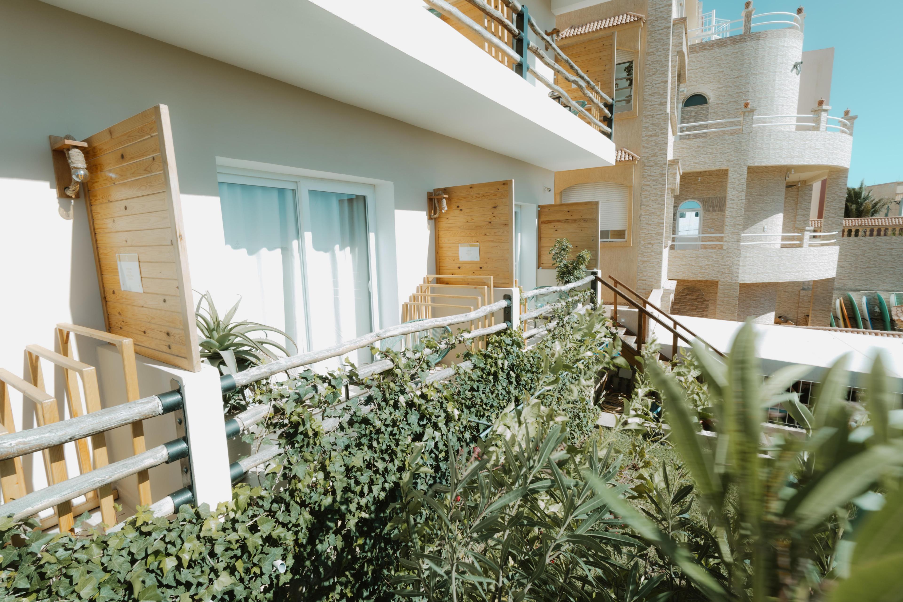 Exterior balcony of the Sea Me Smile surf house in Tamraght