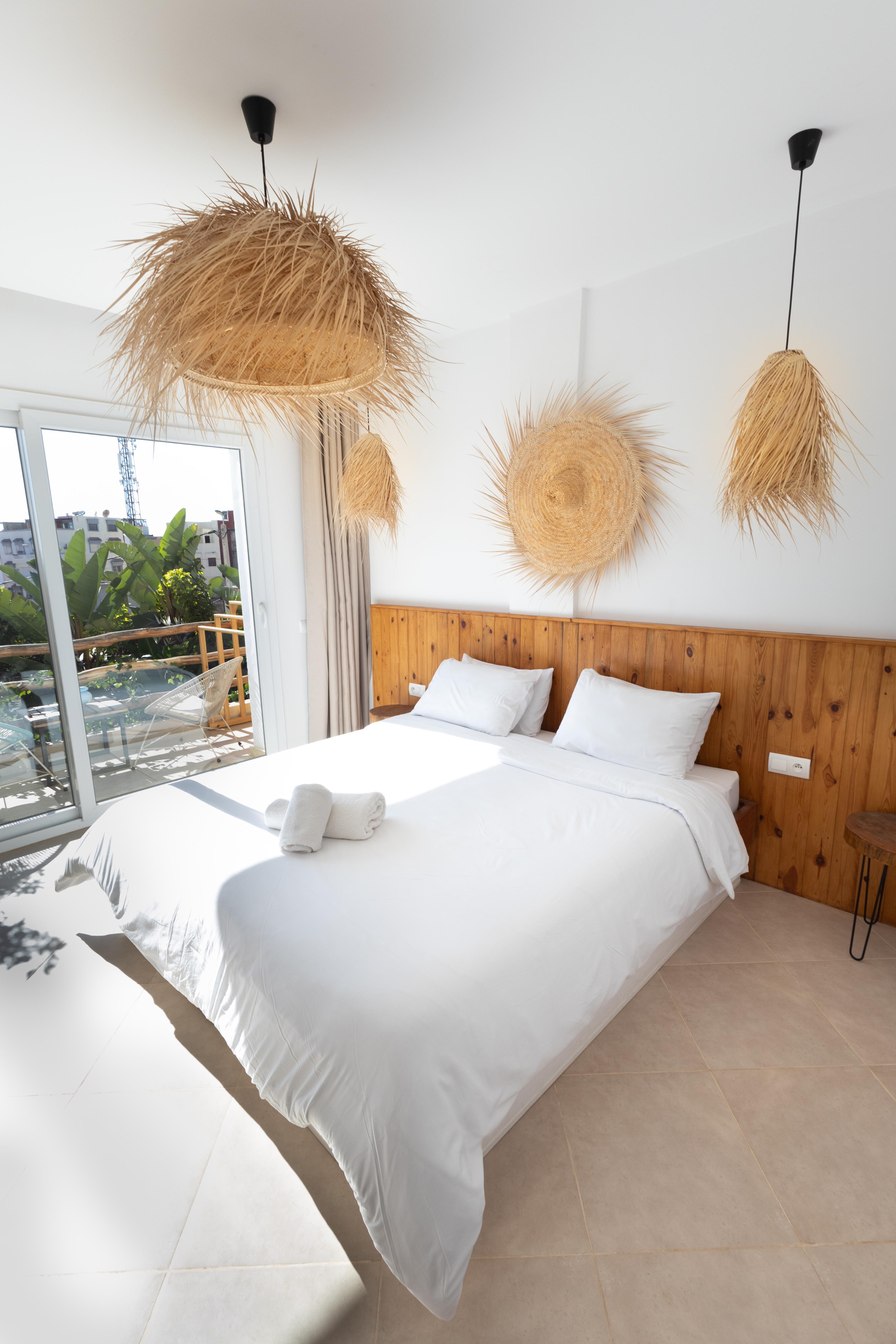 Double room with private bathroom at the surf house, Tamraght